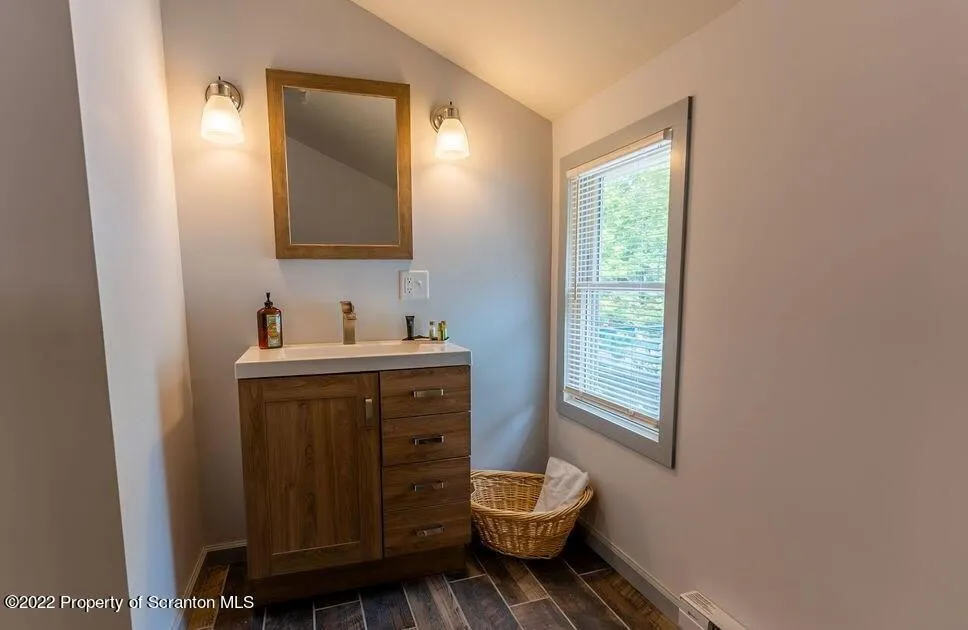 577 Duck Harbor Road, Equinunk, Pennsylvania 18417, 4 Bedrooms Bedrooms, 8 Rooms Rooms,3 BathroomsBathrooms,Residential,For Sale,Duck Harbor,SC252623