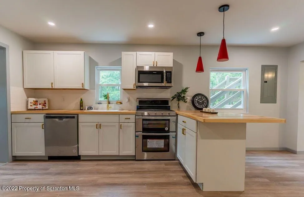 577 Duck Harbor Road, Equinunk, Pennsylvania 18417, 4 Bedrooms Bedrooms, 8 Rooms Rooms,3 BathroomsBathrooms,Residential,For Sale,Duck Harbor,SC252623