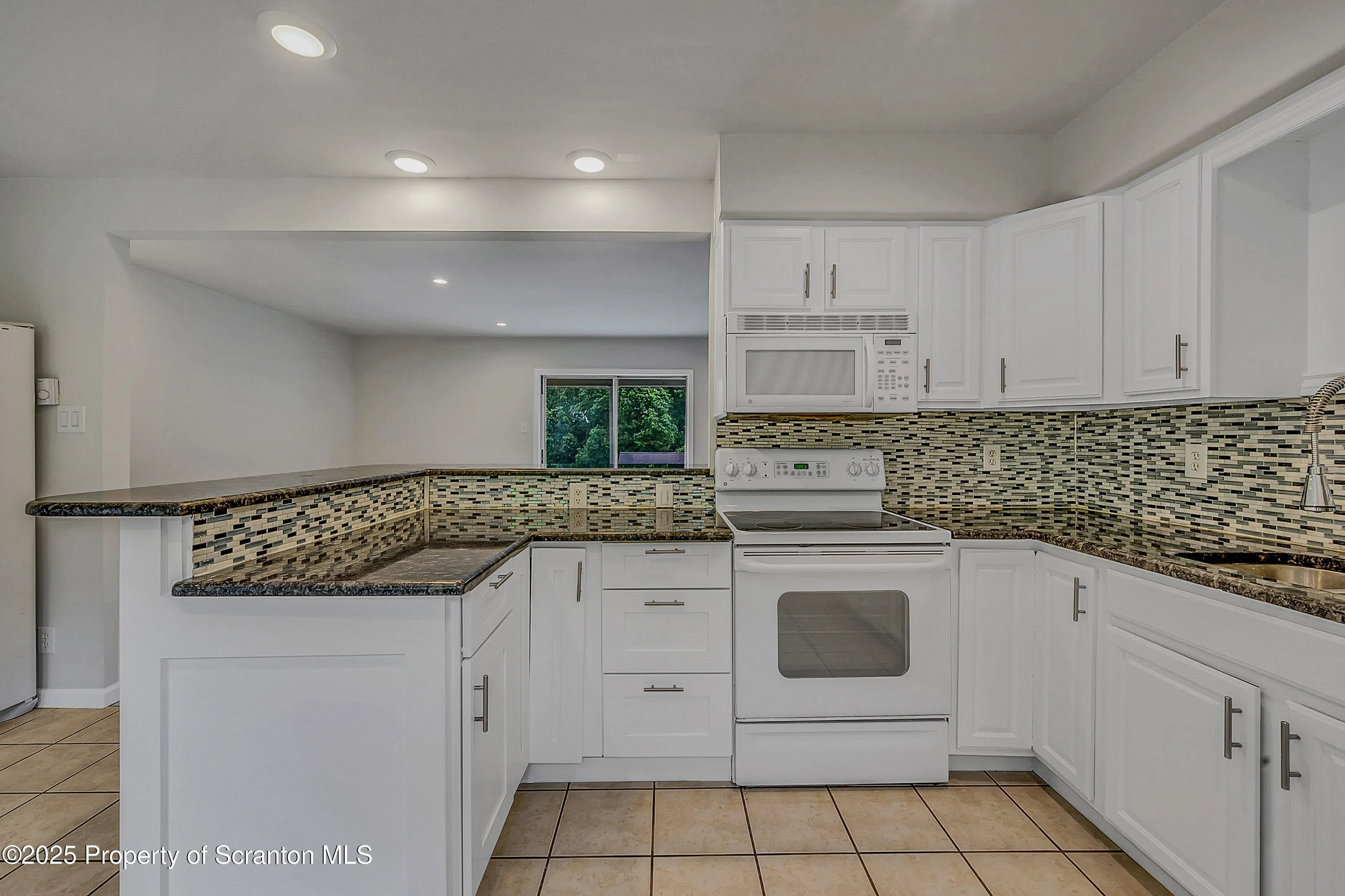 14 Vista Drive, Nanticoke City, Pennsylvania 18634, 3 Bedrooms Bedrooms, 6 Rooms Rooms,2 BathroomsBathrooms,Residential,For Sale,Vista,SC252659
