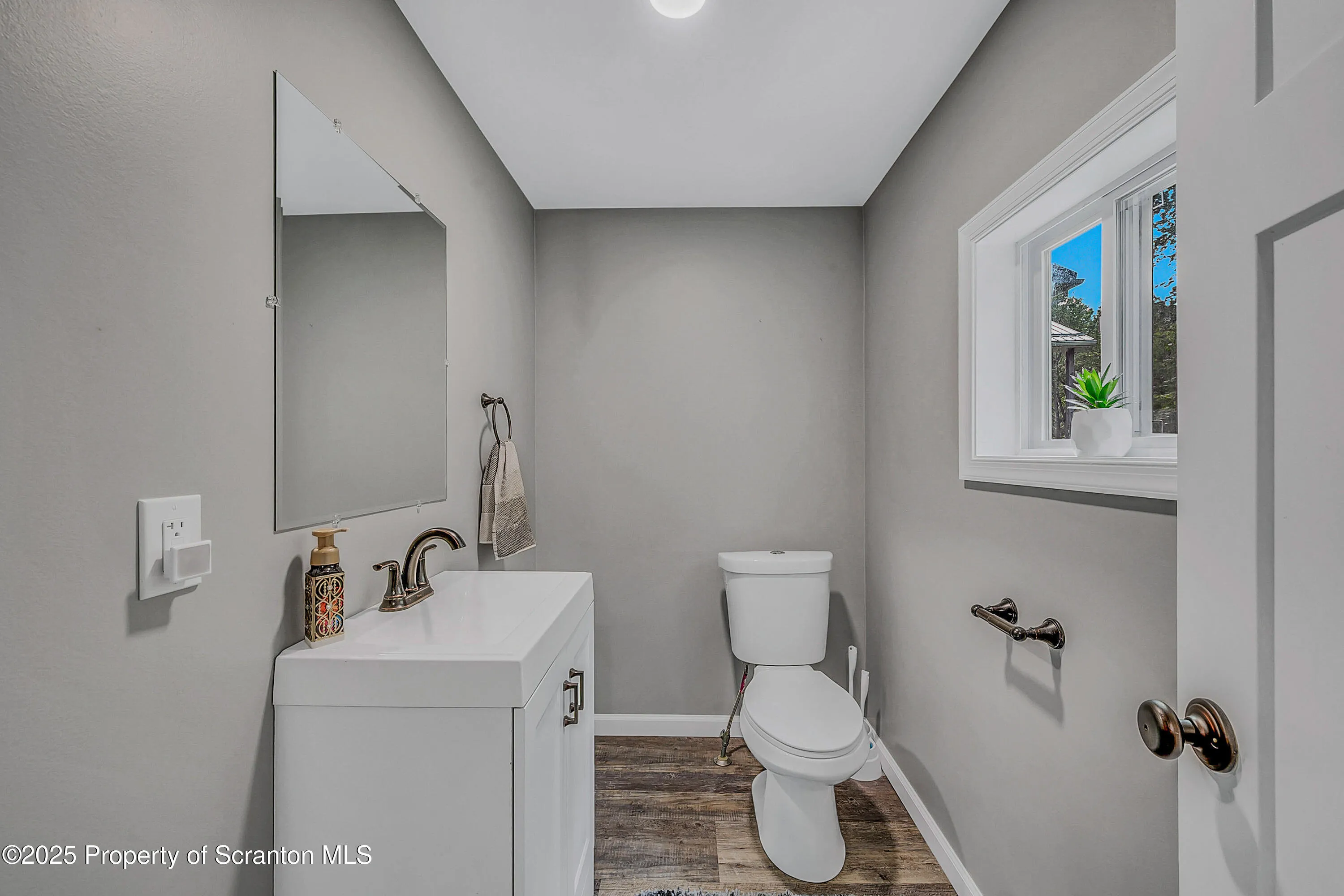 277 Atlas Street, Fell Twp, Pennsylvania 18407, 3 Bedrooms Bedrooms, 6 Rooms Rooms,2 BathroomsBathrooms,Residential,For Sale,Atlas,SC253207