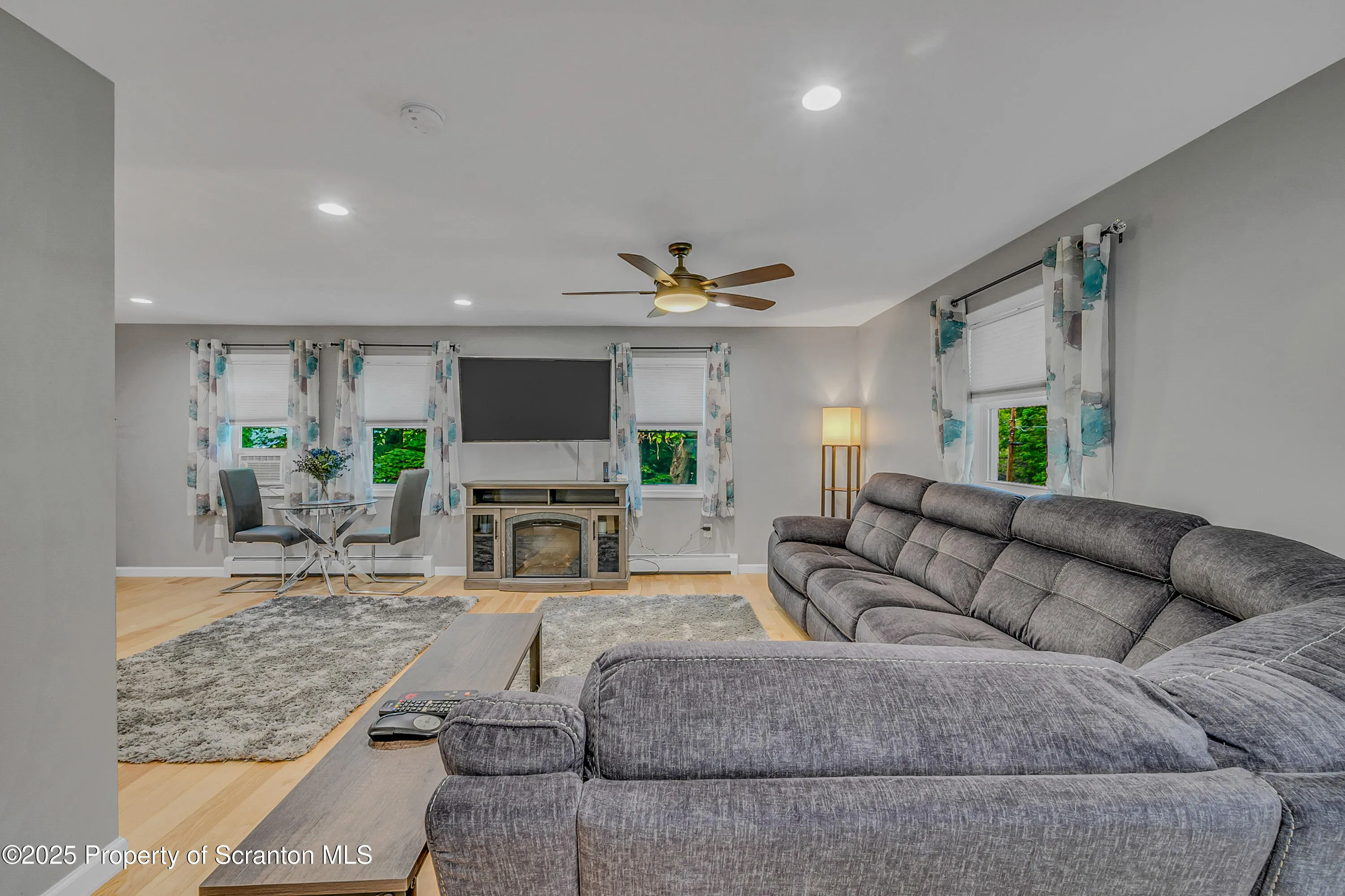 277 Atlas Street, Fell Twp, Pennsylvania 18407, 3 Bedrooms Bedrooms, 6 Rooms Rooms,2 BathroomsBathrooms,Residential,For Sale,Atlas,SC253207