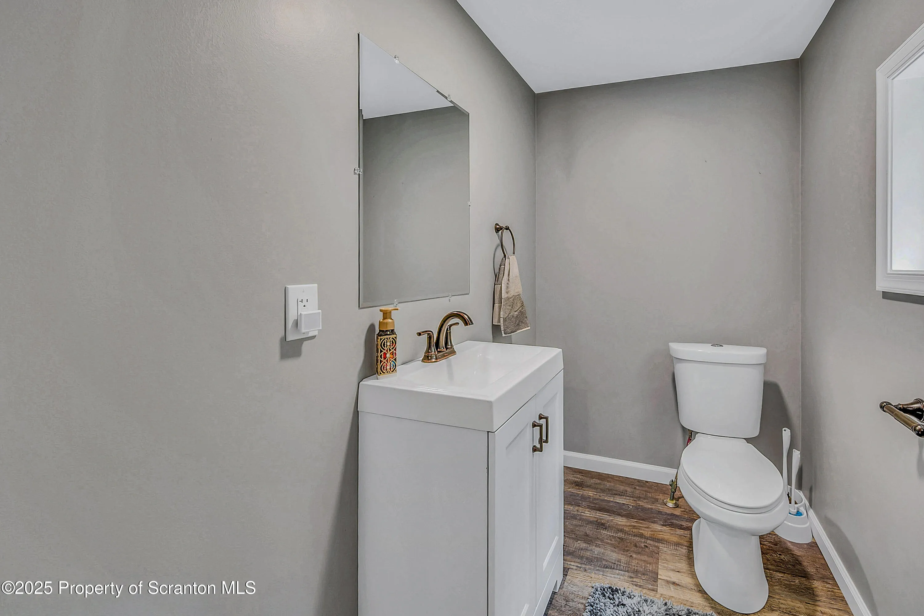 277 Atlas Street, Fell Twp, Pennsylvania 18407, 3 Bedrooms Bedrooms, 6 Rooms Rooms,2 BathroomsBathrooms,Residential,For Sale,Atlas,SC253207