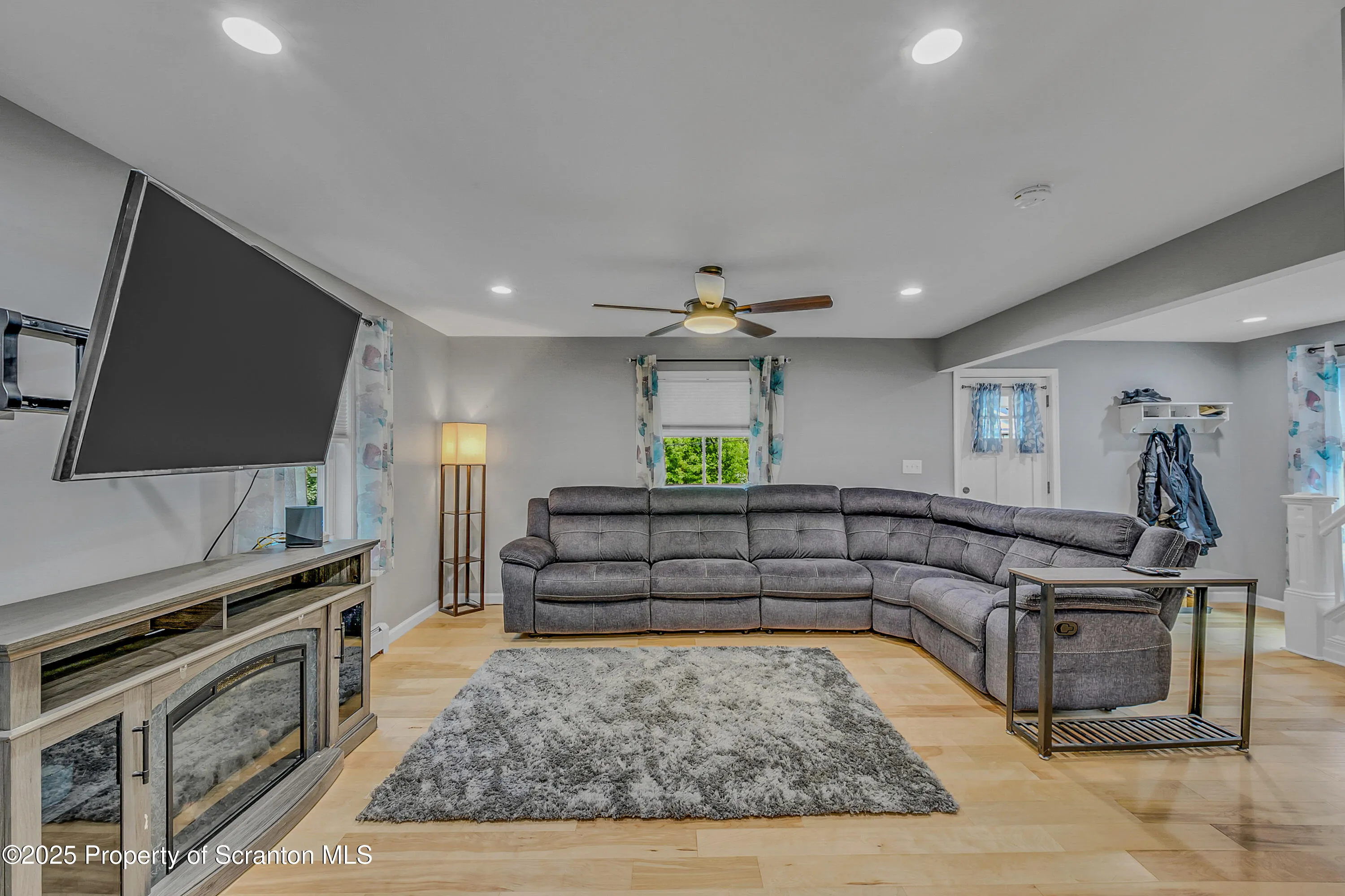 277 Atlas Street, Fell Twp, Pennsylvania 18407, 3 Bedrooms Bedrooms, 6 Rooms Rooms,2 BathroomsBathrooms,Residential,For Sale,Atlas,SC253207