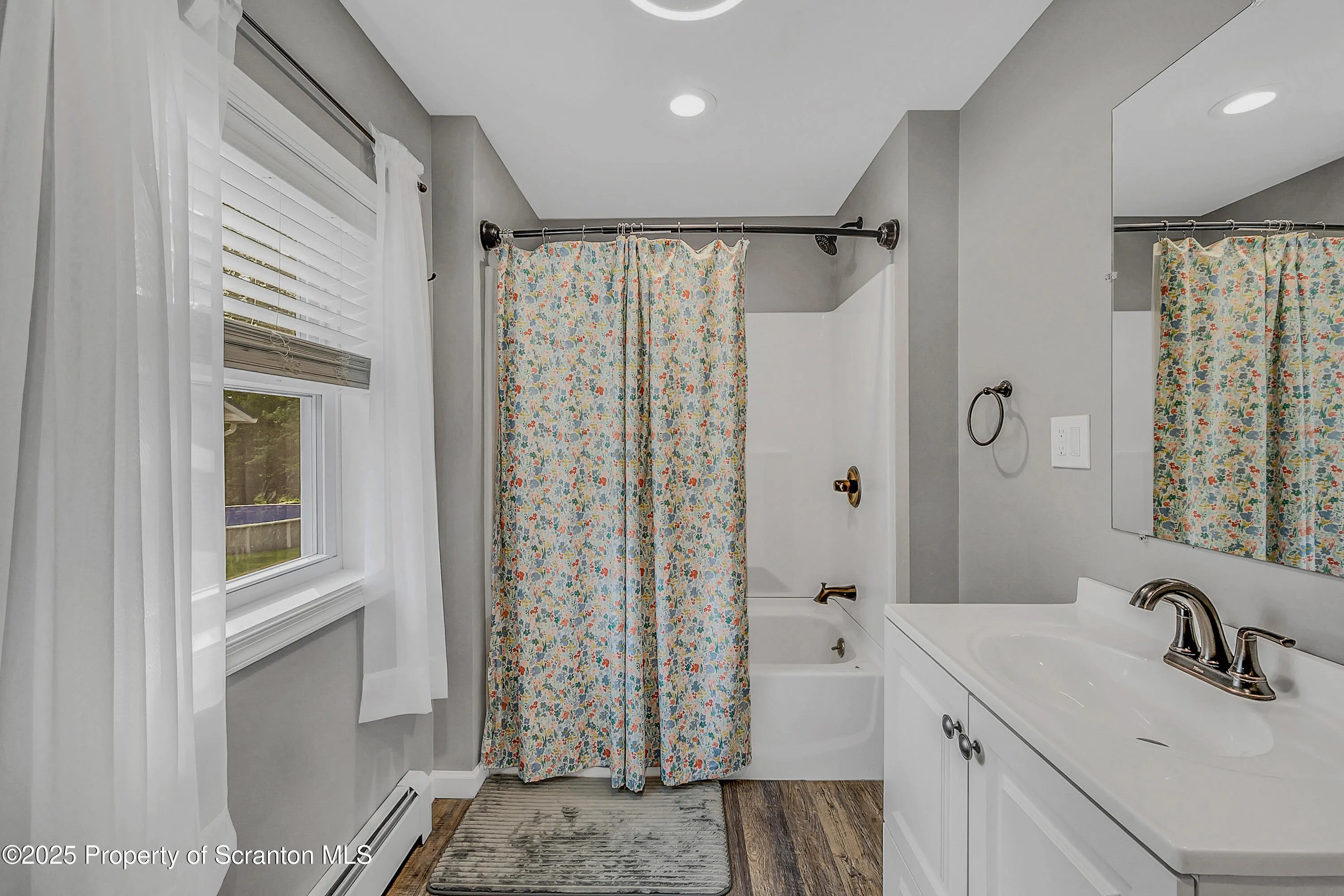 277 Atlas Street, Fell Twp, Pennsylvania 18407, 3 Bedrooms Bedrooms, 6 Rooms Rooms,2 BathroomsBathrooms,Residential,For Sale,Atlas,SC253207