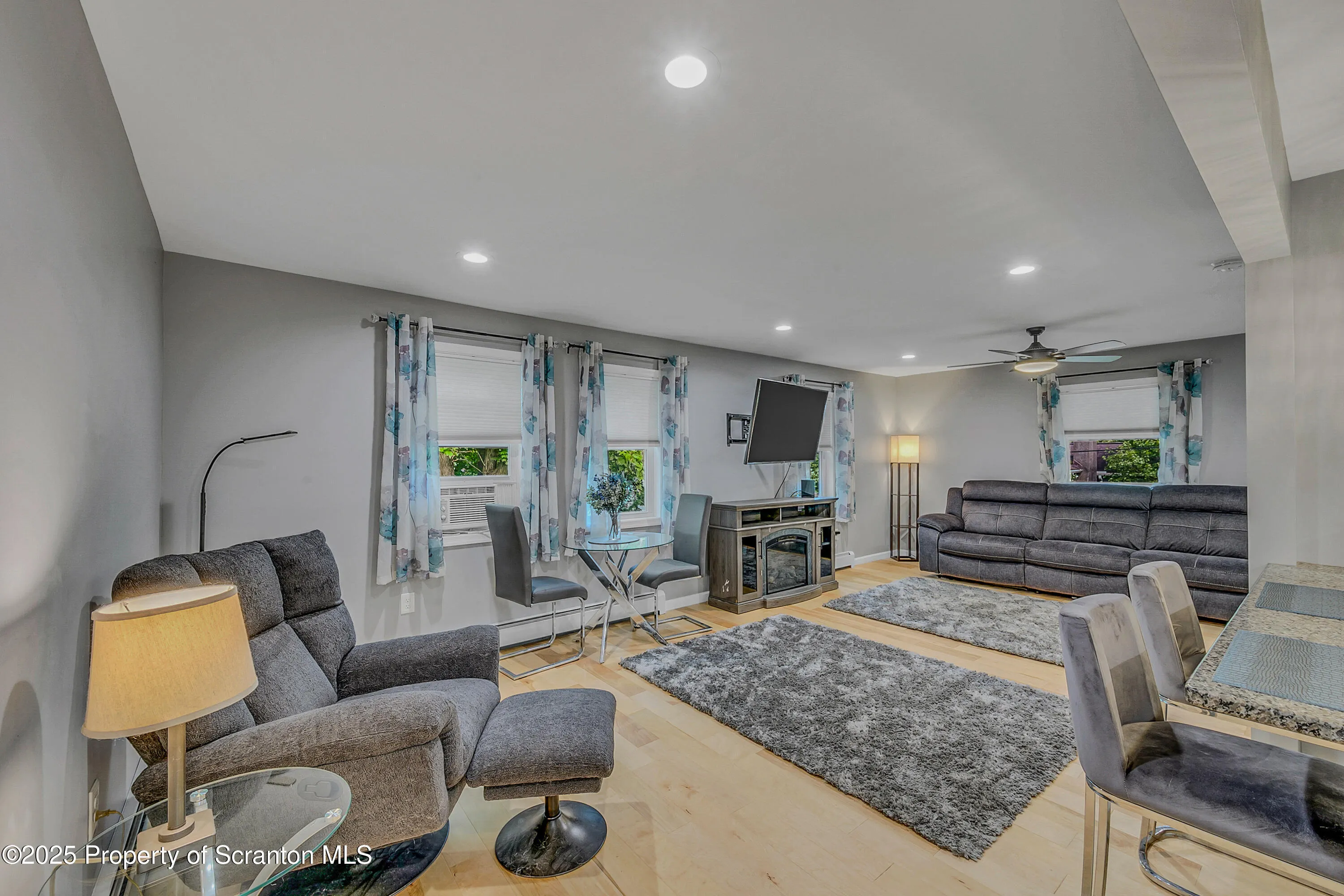 277 Atlas Street, Fell Twp, Pennsylvania 18407, 3 Bedrooms Bedrooms, 6 Rooms Rooms,2 BathroomsBathrooms,Residential,For Sale,Atlas,SC253207