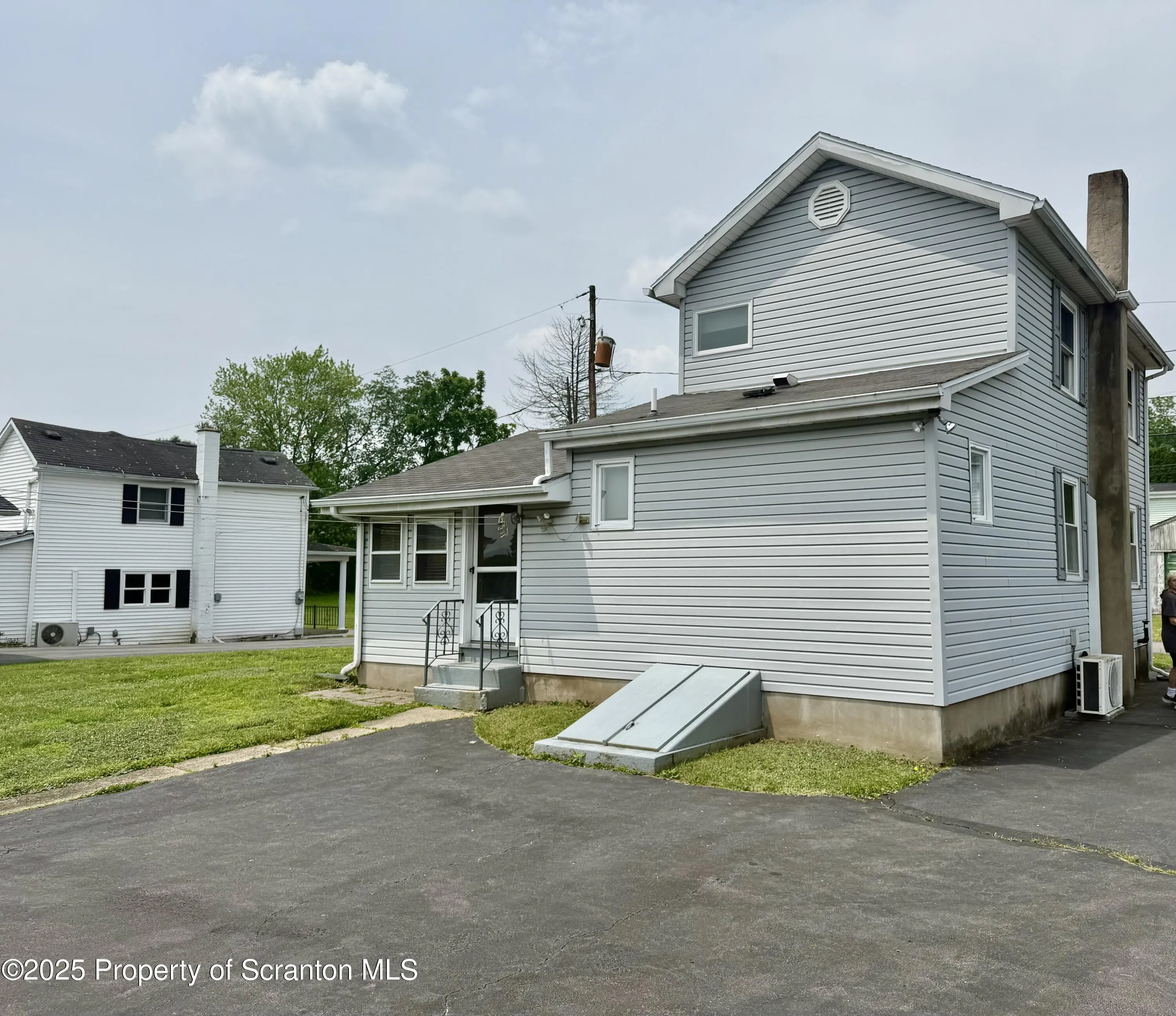 129 Casper Street, Old Forge, Pennsylvania 18518, 2 Bedrooms Bedrooms, 5 Rooms Rooms,1 BathroomBathrooms,Residential,For Sale,Casper,SC252790