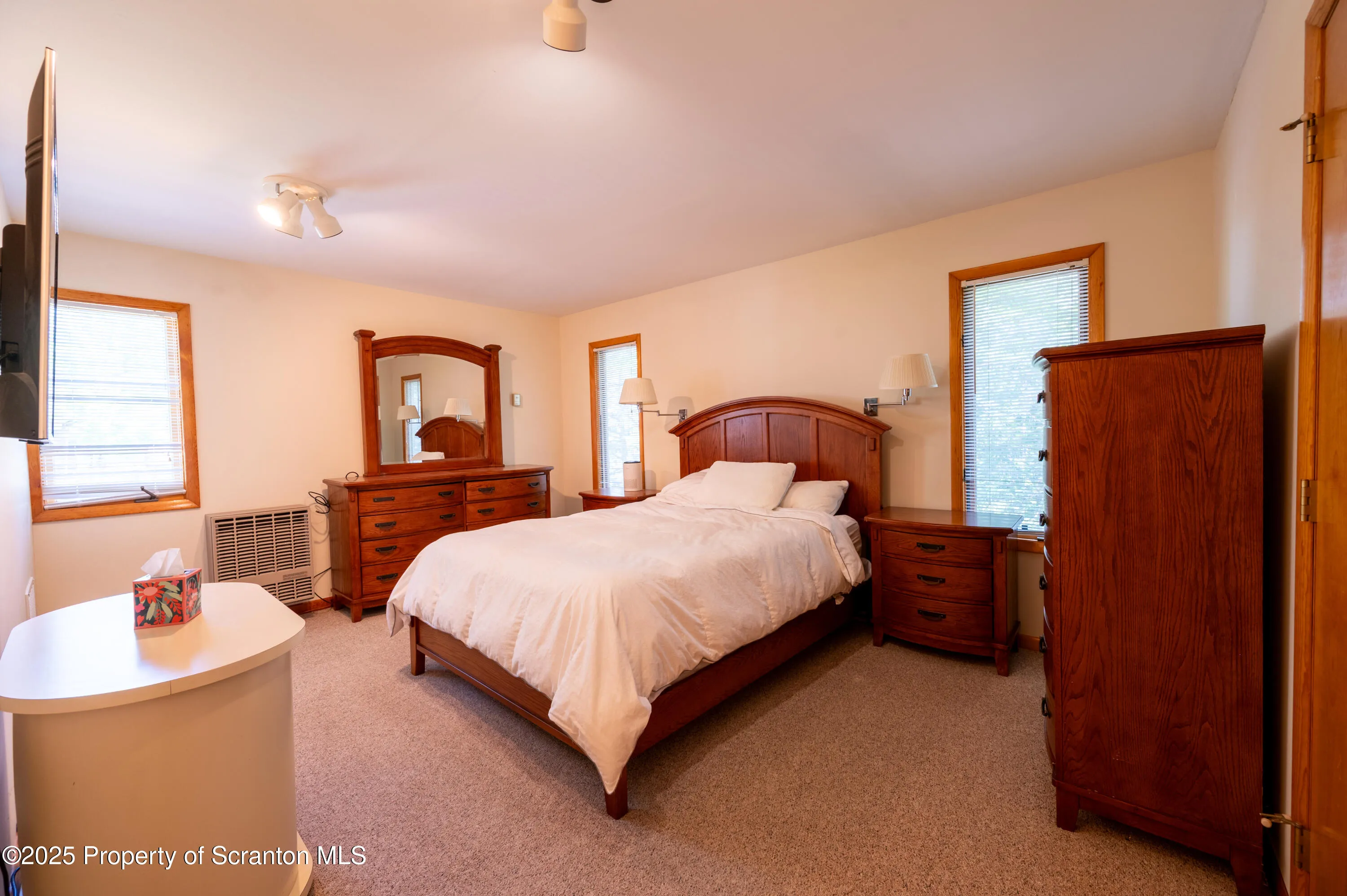 162 Fall Lane, Union Dale, Pennsylvania 18470, 4 Bedrooms Bedrooms, 9 Rooms Rooms,3 BathroomsBathrooms,Residential,For Sale,Fall,SC253292