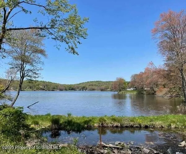 162 Fall Lane, Union Dale, Pennsylvania 18470, 4 Bedrooms Bedrooms, 9 Rooms Rooms,3 BathroomsBathrooms,Residential,For Sale,Fall,SC253292