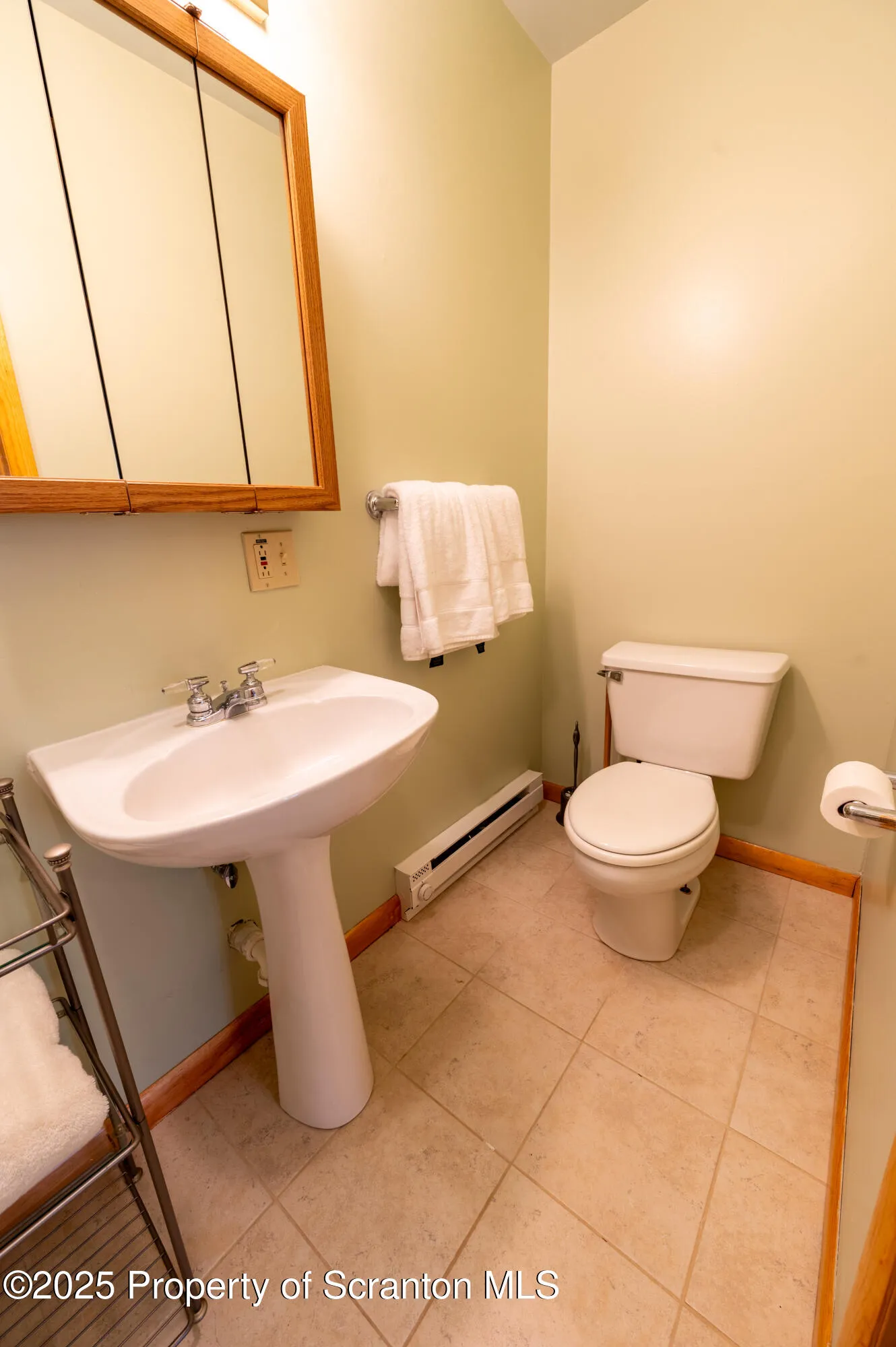 162 Fall Lane, Union Dale, Pennsylvania 18470, 4 Bedrooms Bedrooms, 9 Rooms Rooms,3 BathroomsBathrooms,Residential,For Sale,Fall,SC253292