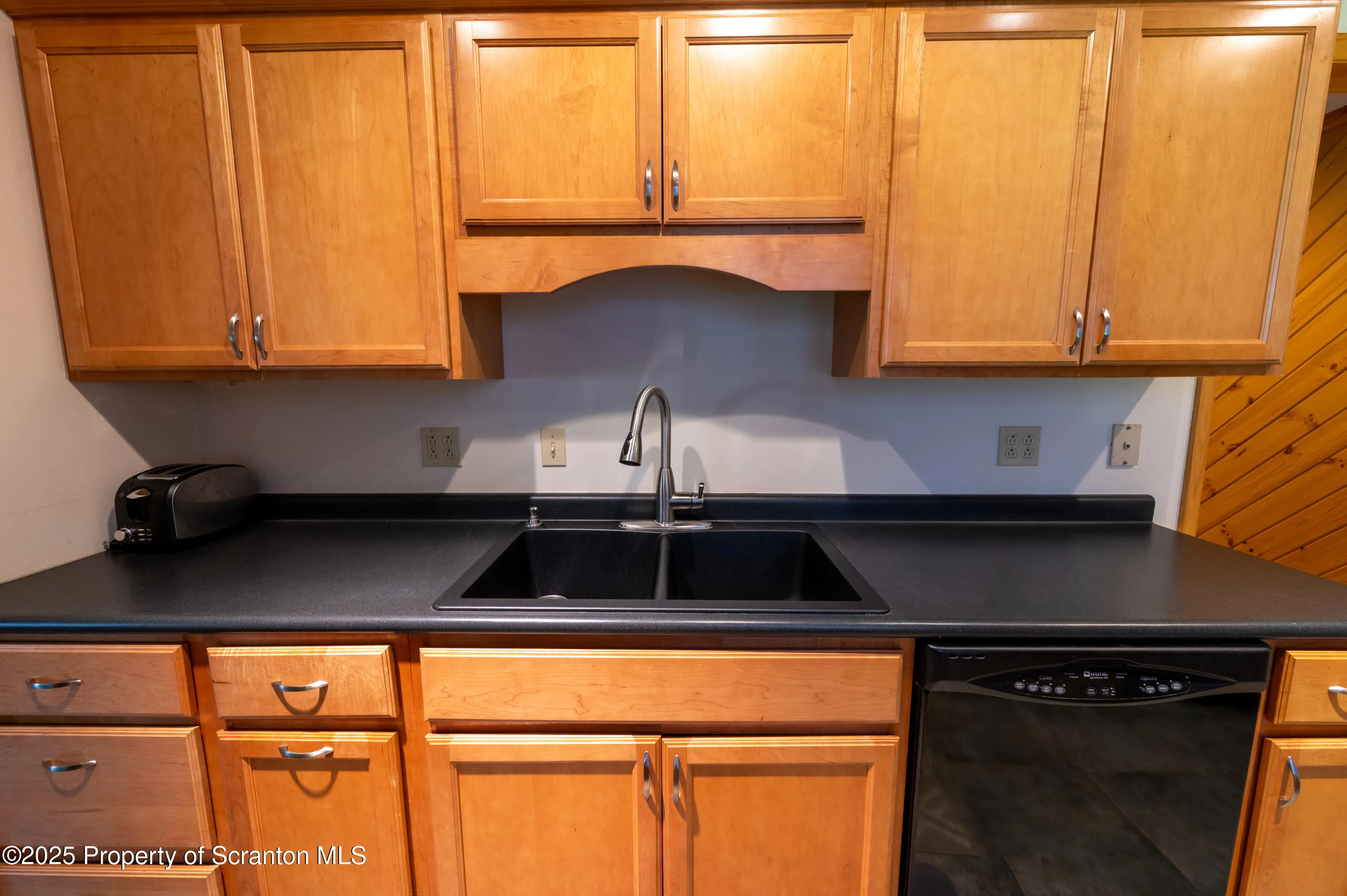 162 Fall Lane, Union Dale, Pennsylvania 18470, 4 Bedrooms Bedrooms, 9 Rooms Rooms,3 BathroomsBathrooms,Residential,For Sale,Fall,SC253292