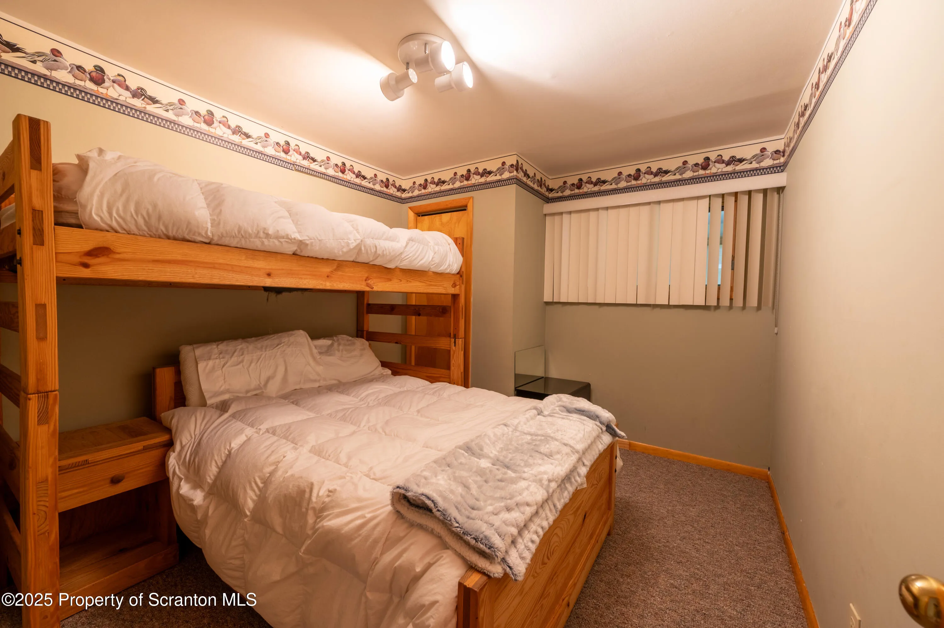 162 Fall Lane, Union Dale, Pennsylvania 18470, 4 Bedrooms Bedrooms, 9 Rooms Rooms,3 BathroomsBathrooms,Residential,For Sale,Fall,SC253292