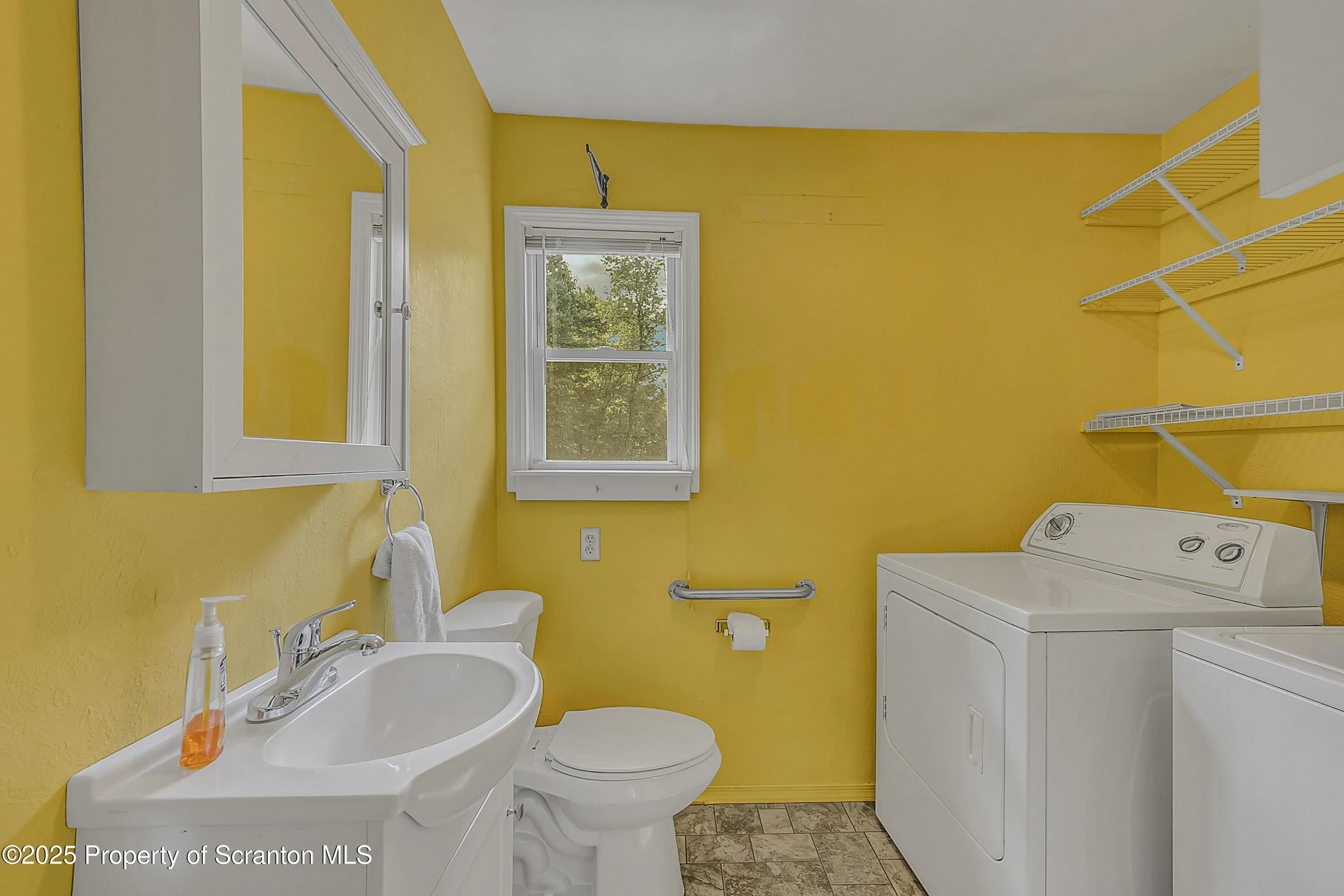 344 2nd Street, Eynon, Pennsylvania 18403, 1 Bedroom Bedrooms, 5 Rooms Rooms,2 BathroomsBathrooms,Residential,For Sale,2nd,SC253247