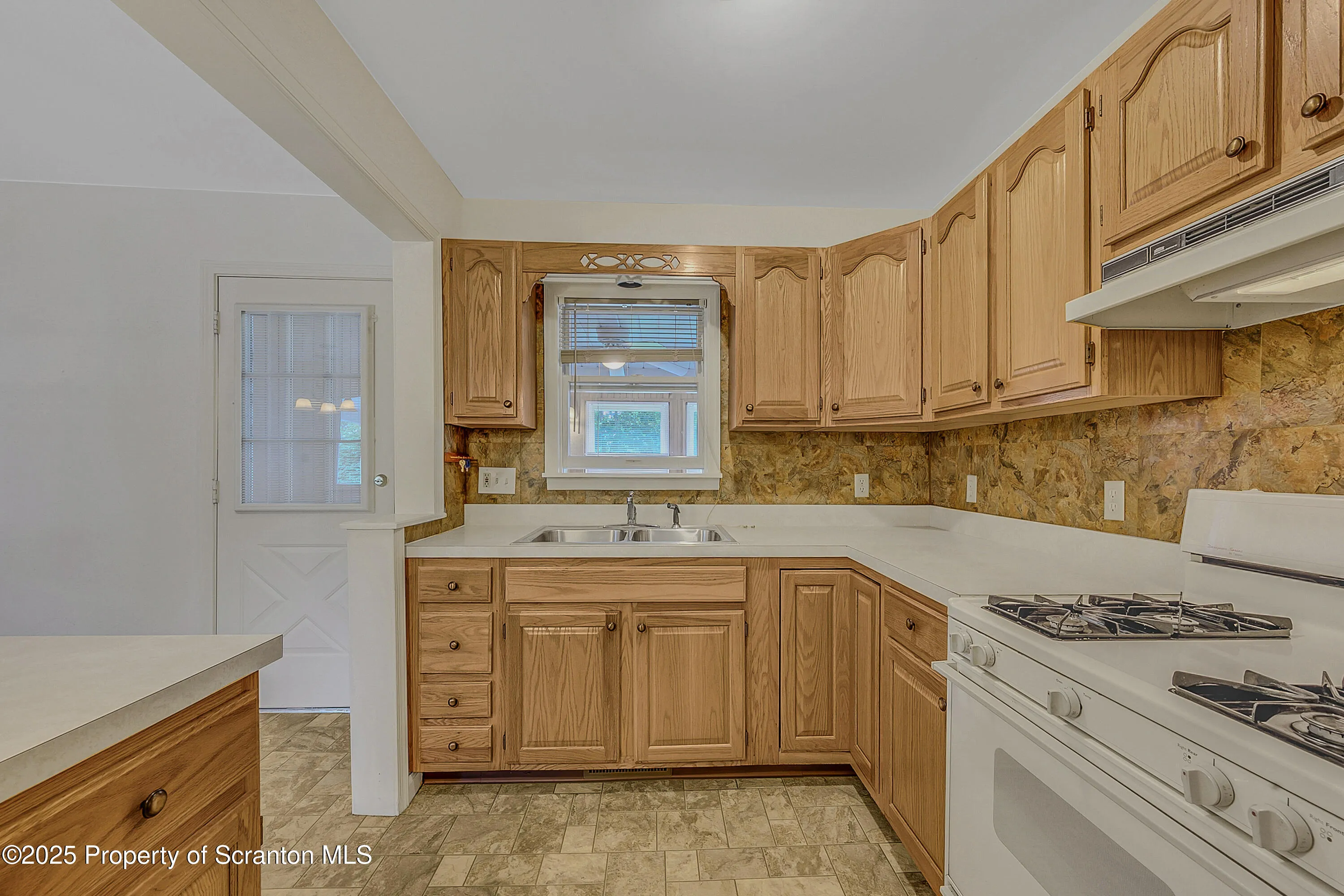 344 2nd Street, Eynon, Pennsylvania 18403, 1 Bedroom Bedrooms, 5 Rooms Rooms,2 BathroomsBathrooms,Residential,For Sale,2nd,SC253247