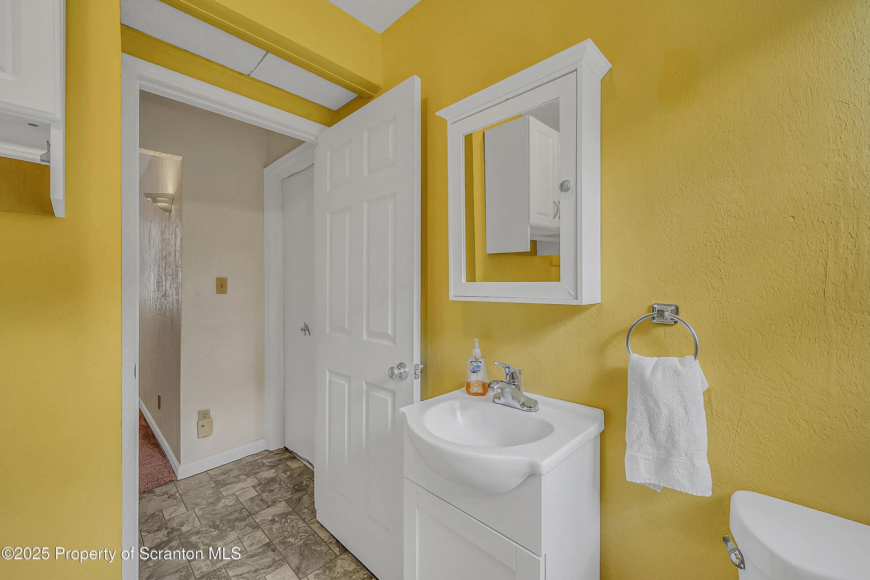 344 2nd Street, Eynon, Pennsylvania 18403, 1 Bedroom Bedrooms, 5 Rooms Rooms,2 BathroomsBathrooms,Residential,For Sale,2nd,SC253247