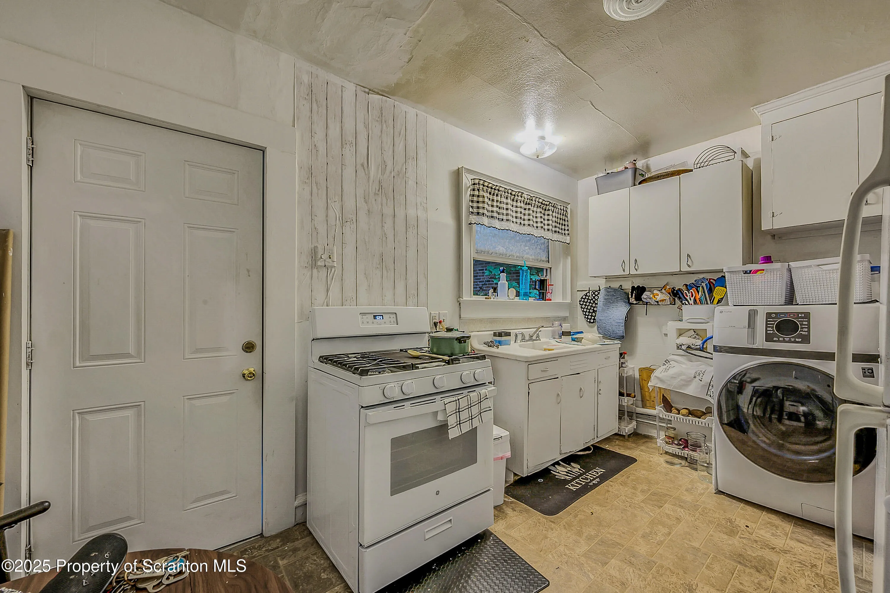 167 S Hyde Park Avenue, Scranton, Pennsylvania 18504, 10 Bedrooms Bedrooms, ,4 BathroomsBathrooms,Residential Income,For Sale,Hyde Park,SC253263