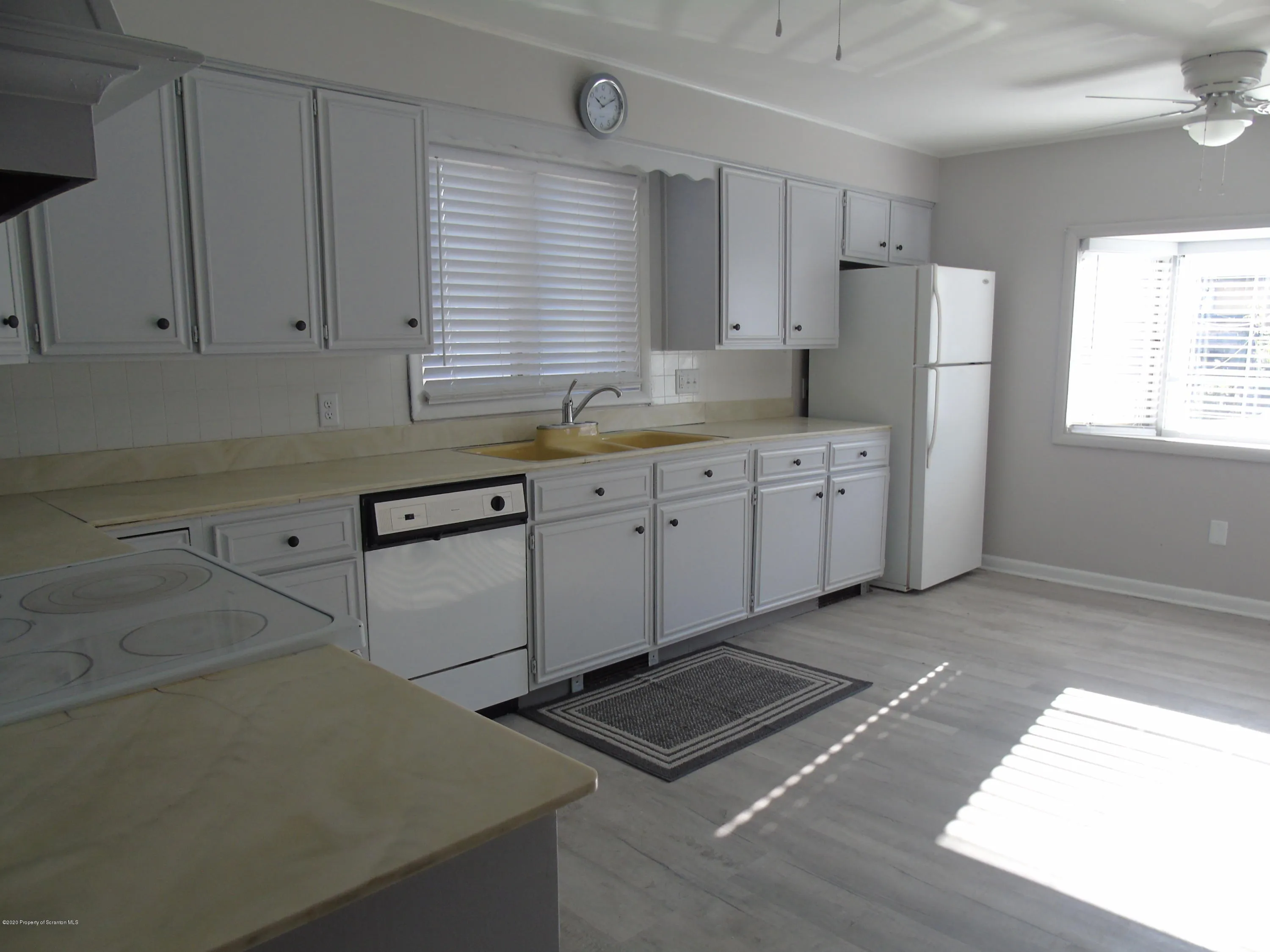 131 S Blakely Street, Dunmore, Pennsylvania 18509, 1 Bedroom Bedrooms, 4 Rooms Rooms,2 BathroomsBathrooms,Residential Lease,For Rent,Blakely,SC253035