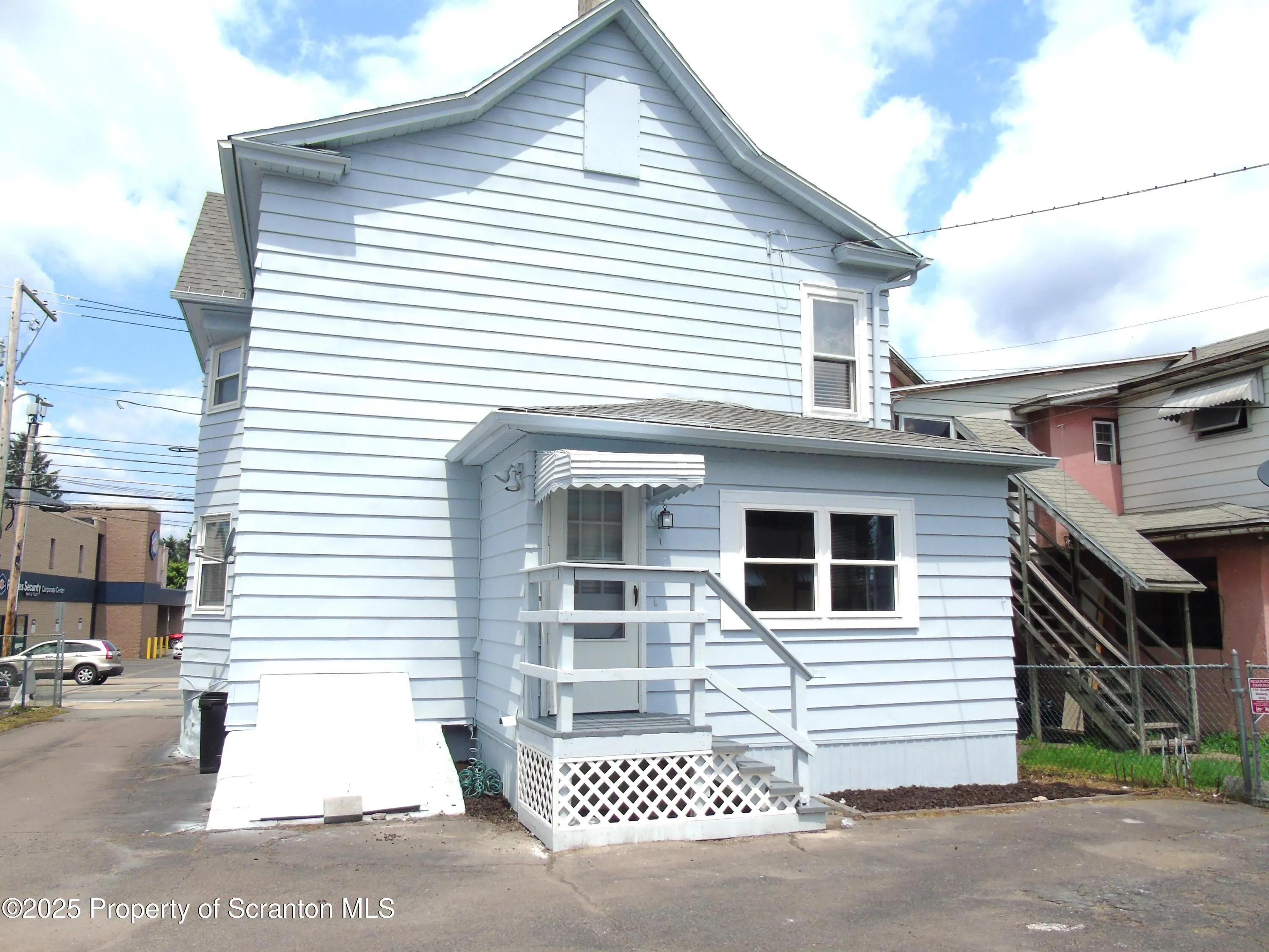 131 S Blakely Street, Dunmore, Pennsylvania 18509, 1 Bedroom Bedrooms, 4 Rooms Rooms,2 BathroomsBathrooms,Residential Lease,For Rent,Blakely,SC253035