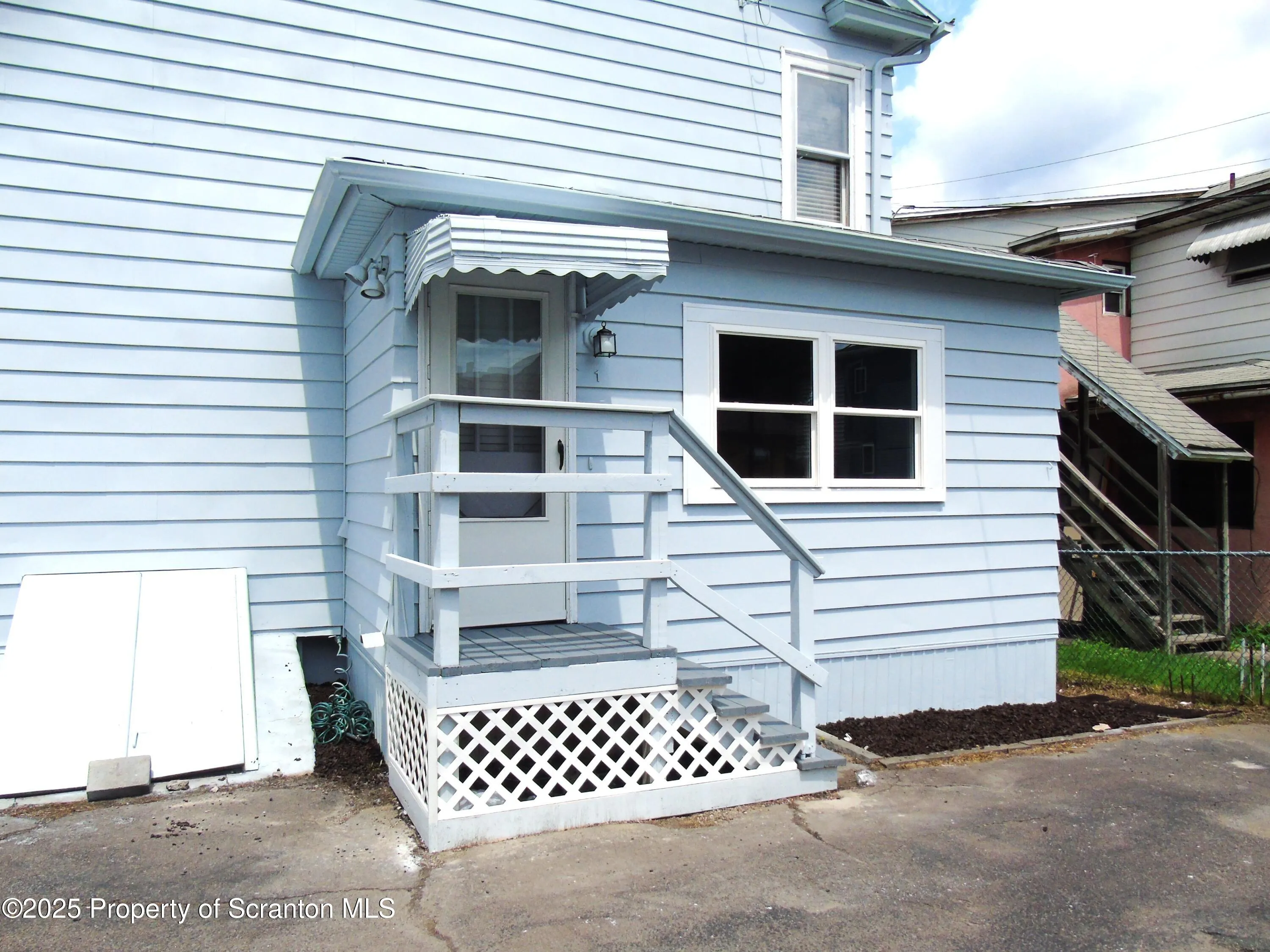 131 S Blakely Street, Dunmore, Pennsylvania 18509, 1 Bedroom Bedrooms, 4 Rooms Rooms,2 BathroomsBathrooms,Residential Lease,For Rent,Blakely,SC253035