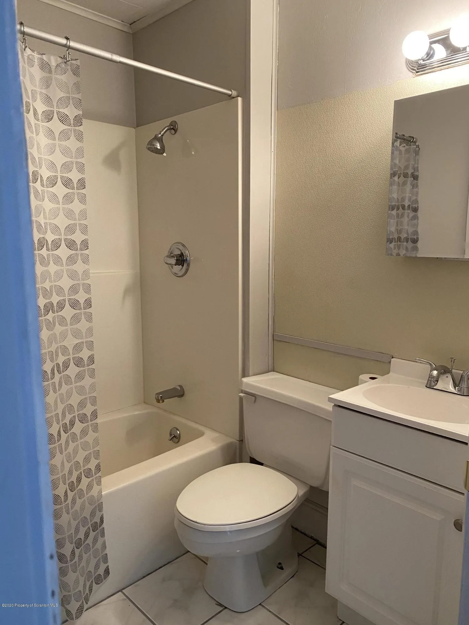 131 S Blakely Street, Dunmore, Pennsylvania 18509, 1 Bedroom Bedrooms, 4 Rooms Rooms,2 BathroomsBathrooms,Residential Lease,For Rent,Blakely,SC253035