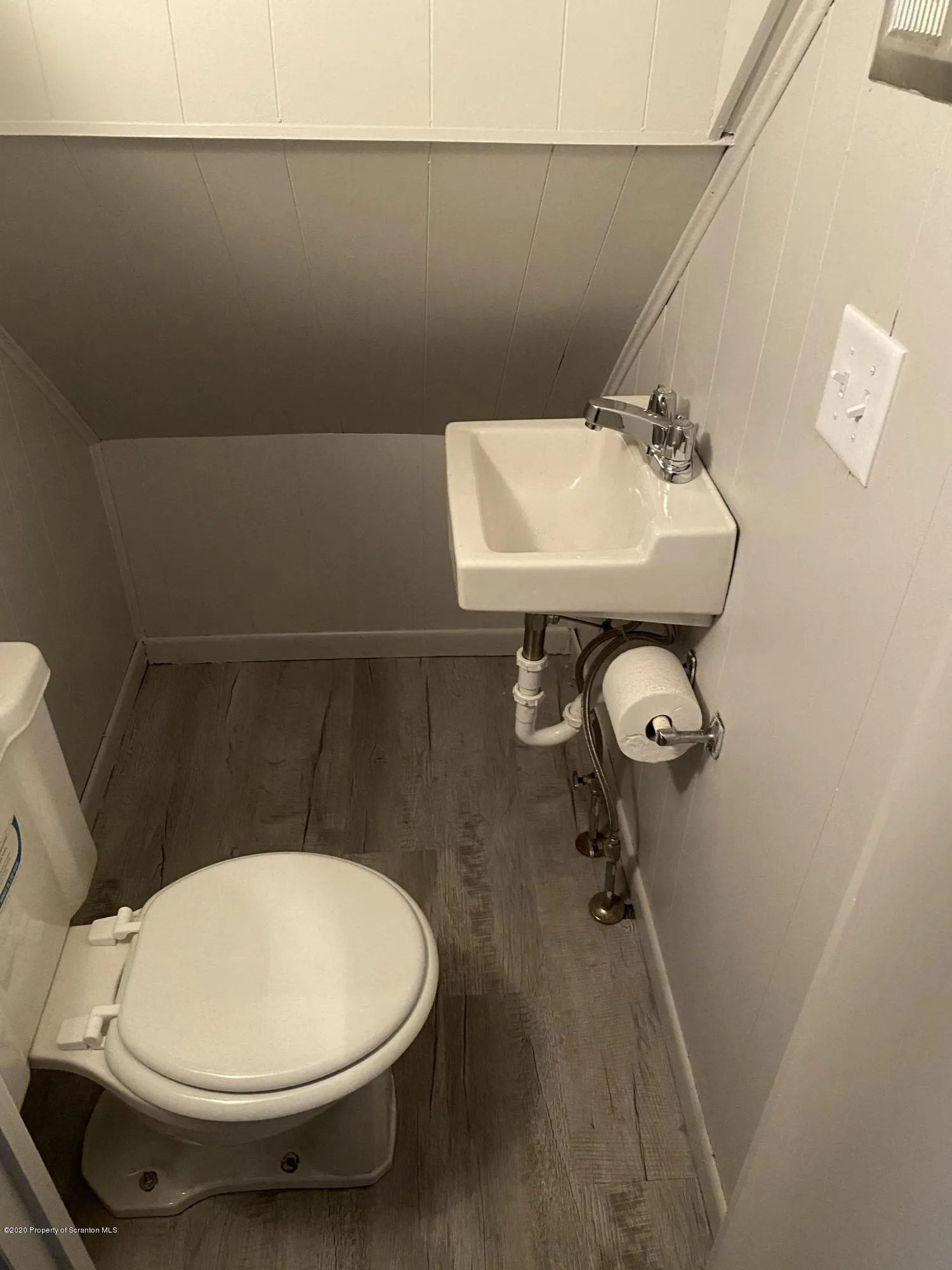 131 S Blakely Street, Dunmore, Pennsylvania 18509, 1 Bedroom Bedrooms, 4 Rooms Rooms,2 BathroomsBathrooms,Residential Lease,For Rent,Blakely,SC253035