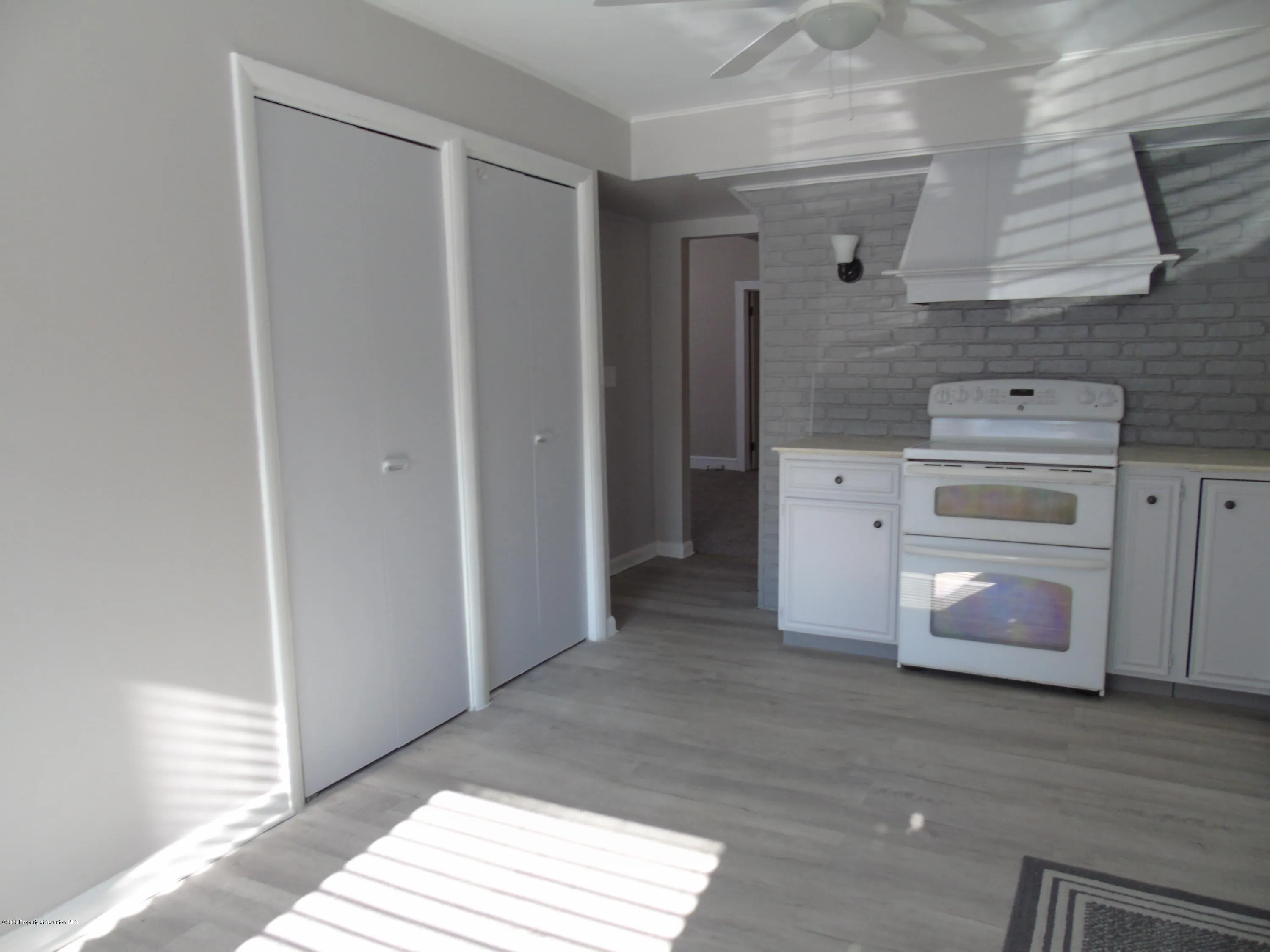131 S Blakely Street, Dunmore, Pennsylvania 18509, 1 Bedroom Bedrooms, 4 Rooms Rooms,2 BathroomsBathrooms,Residential Lease,For Rent,Blakely,SC253035