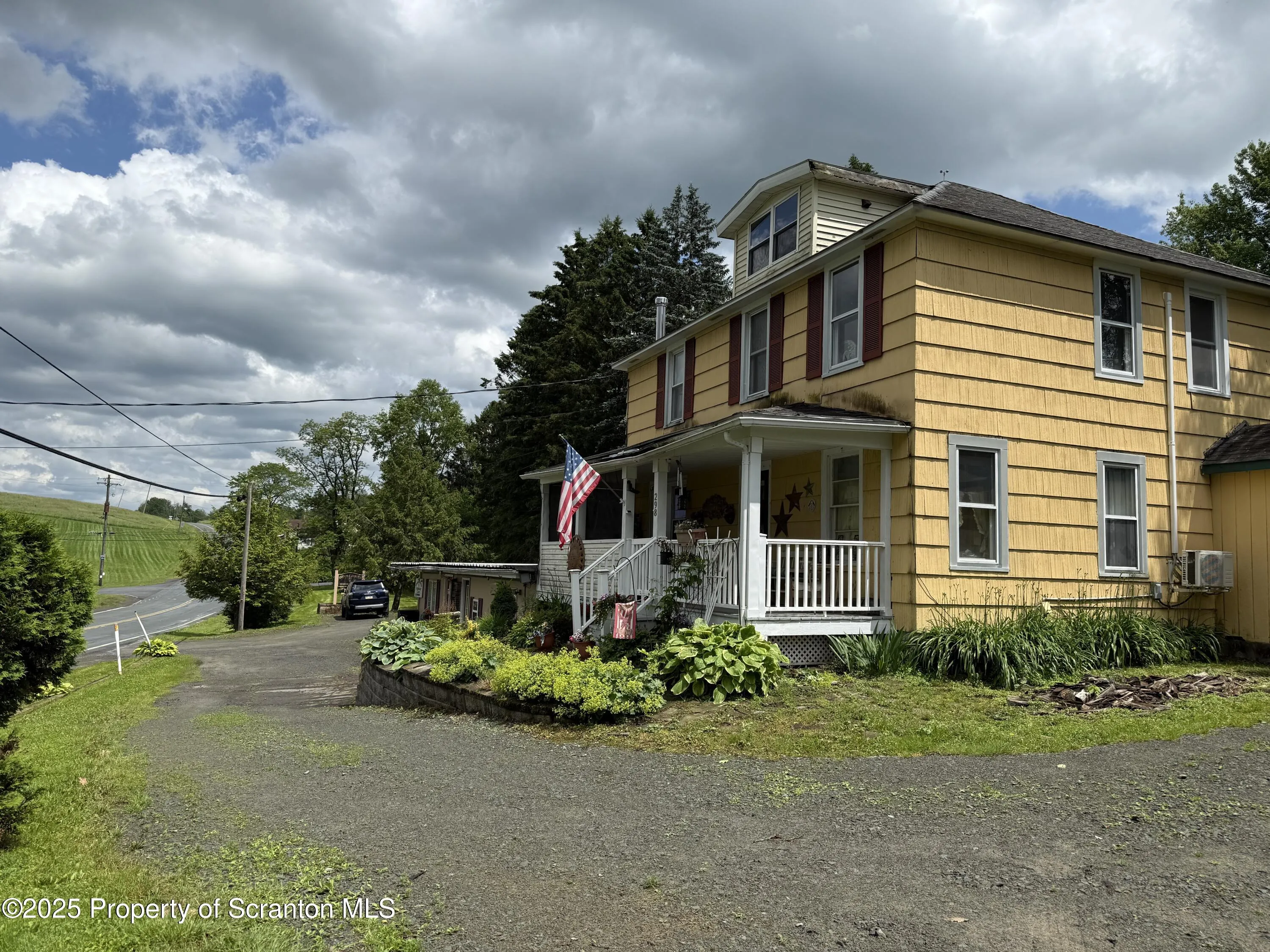 298 Crosstown Highway, Union Dale, Pennsylvania 18470, 4 Bedrooms Bedrooms, 14 Rooms Rooms,4 BathroomsBathrooms,Residential,For Sale,Crosstown,SC253095