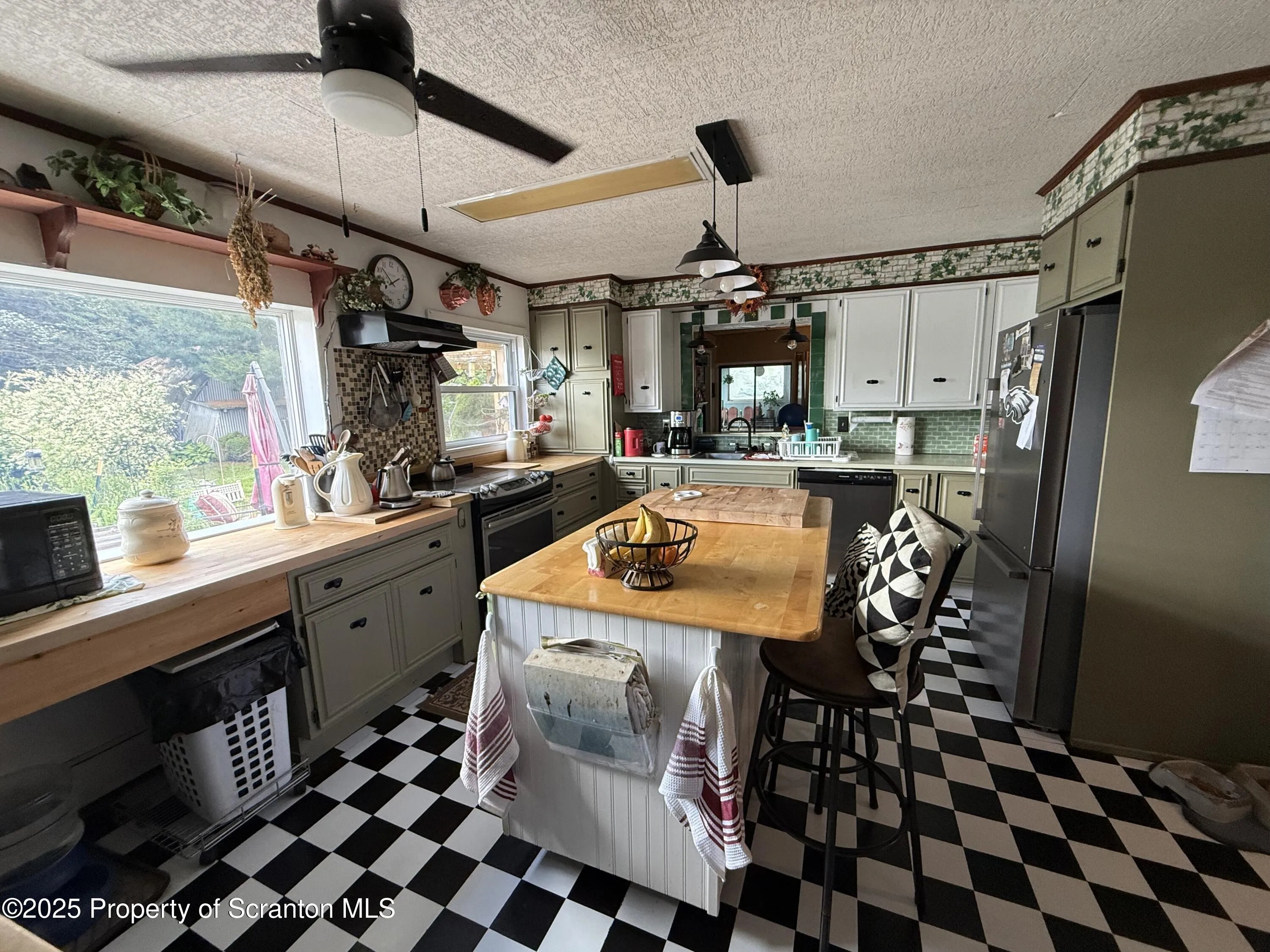 298 Crosstown Highway, Union Dale, Pennsylvania 18470, 4 Bedrooms Bedrooms, 14 Rooms Rooms,4 BathroomsBathrooms,Residential,For Sale,Crosstown,SC253095
