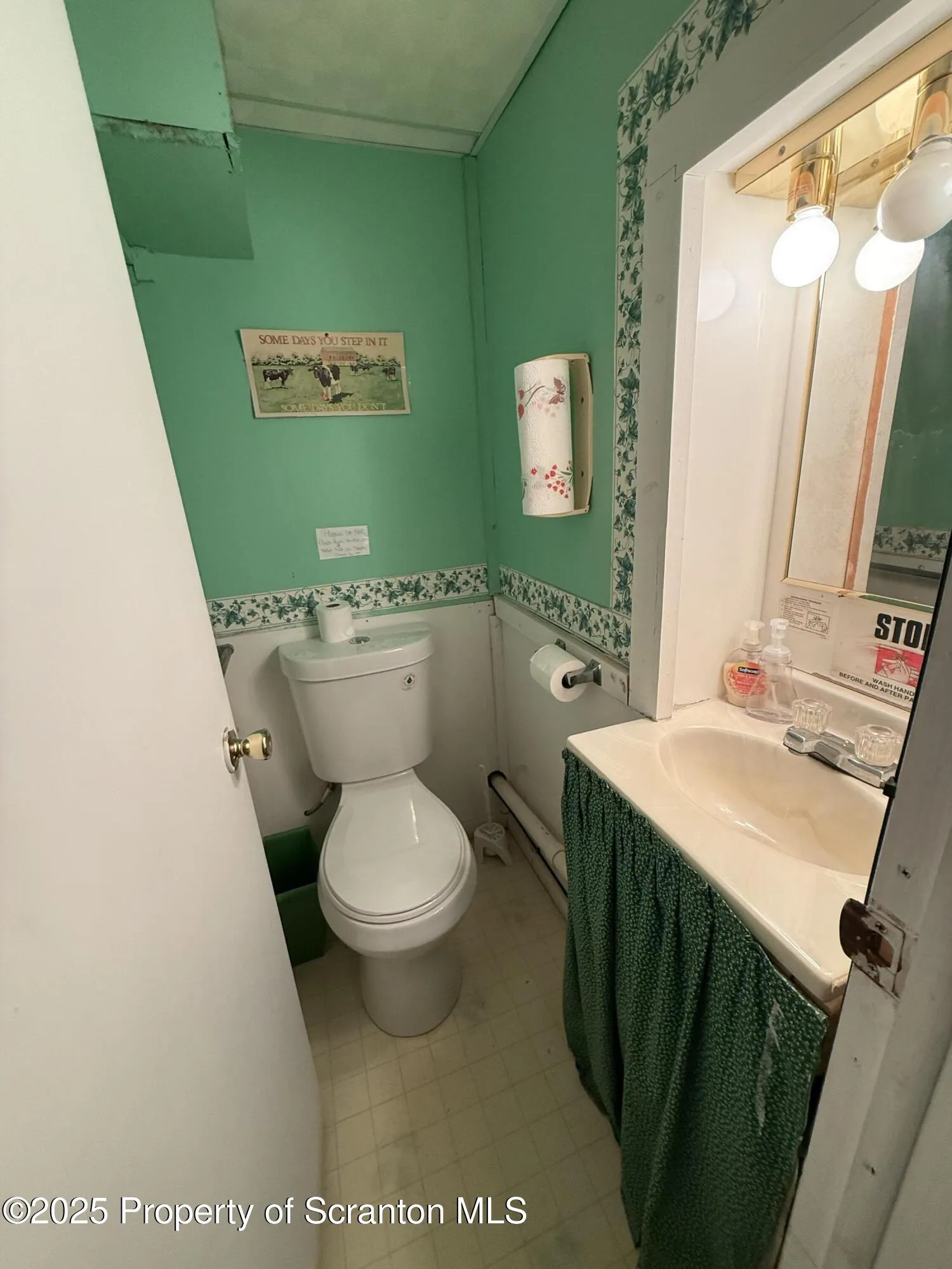 298 Crosstown Highway, Union Dale, Pennsylvania 18470, 4 Bedrooms Bedrooms, 14 Rooms Rooms,4 BathroomsBathrooms,Residential,For Sale,Crosstown,SC253095