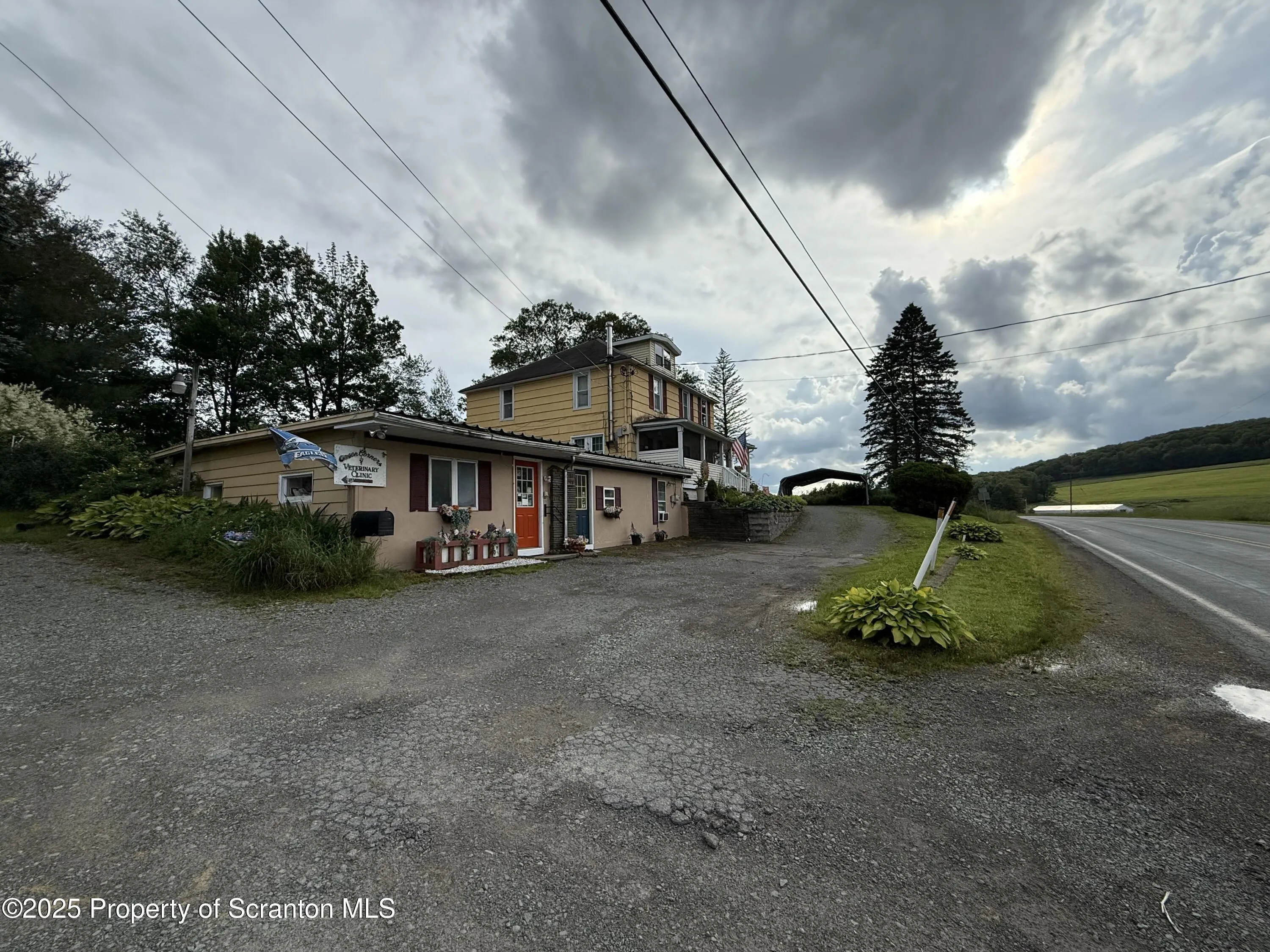 298 Crosstown Highway, Union Dale, Pennsylvania 18470, 4 Bedrooms Bedrooms, 14 Rooms Rooms,4 BathroomsBathrooms,Residential,For Sale,Crosstown,SC253095