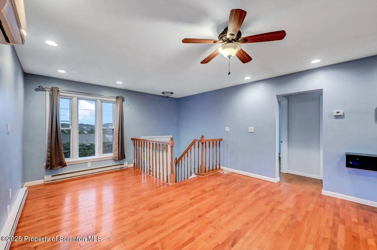 211 Hill Street, Dupont, Pennsylvania 18641, 2 Bedrooms Bedrooms, 5 Rooms Rooms,2 BathroomsBathrooms,Residential,For Sale,Hill,SC253065