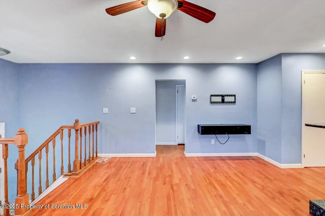 211 Hill Street, Dupont, Pennsylvania 18641, 2 Bedrooms Bedrooms, 5 Rooms Rooms,2 BathroomsBathrooms,Residential,For Sale,Hill,SC253065
