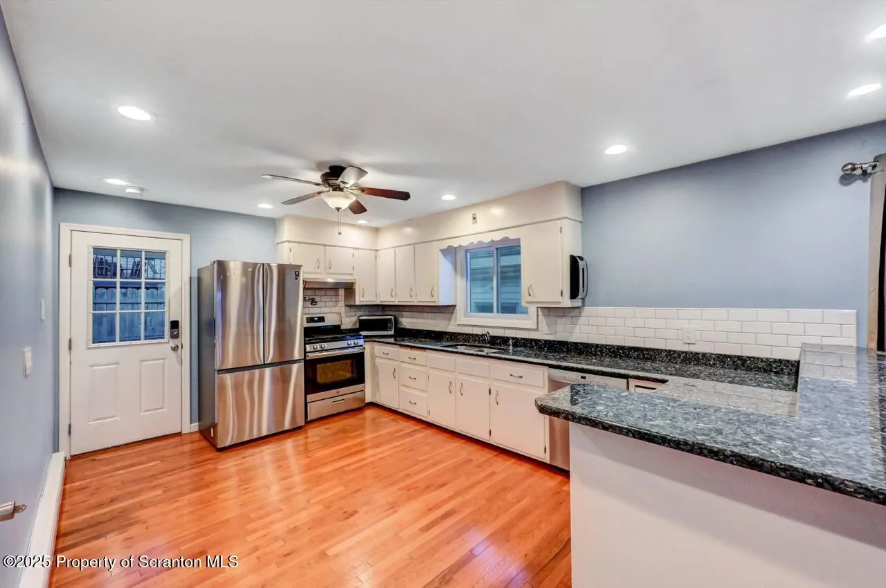 211 Hill Street, Dupont, Pennsylvania 18641, 2 Bedrooms Bedrooms, 5 Rooms Rooms,2 BathroomsBathrooms,Residential,For Sale,Hill,SC253065
