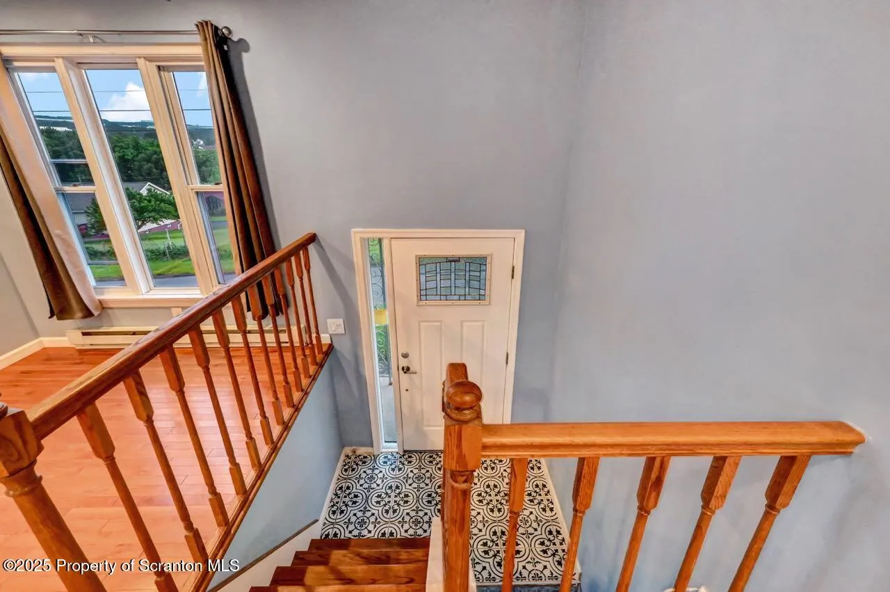 211 Hill Street, Dupont, Pennsylvania 18641, 2 Bedrooms Bedrooms, 5 Rooms Rooms,2 BathroomsBathrooms,Residential,For Sale,Hill,SC253065