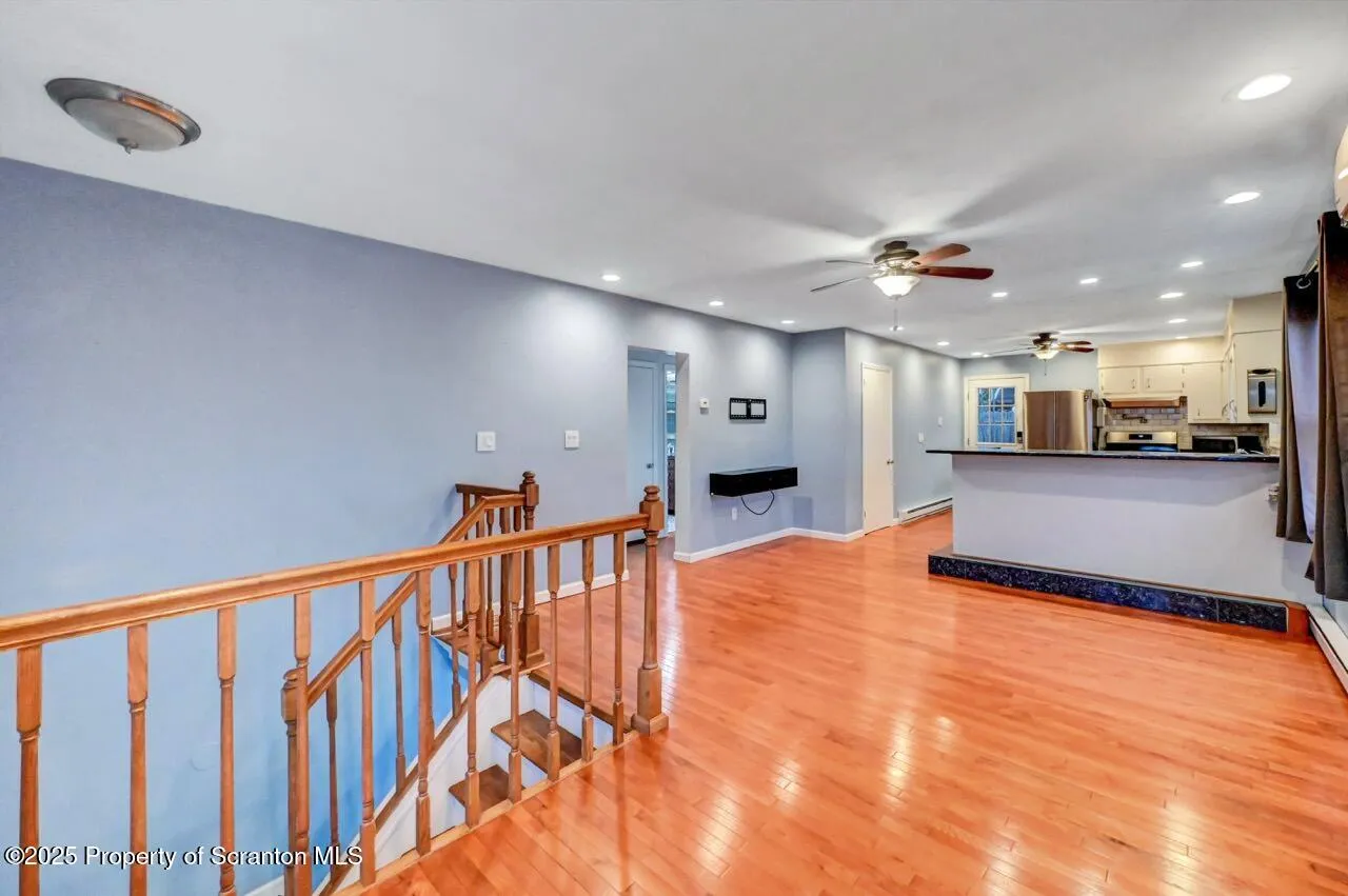 211 Hill Street, Dupont, Pennsylvania 18641, 2 Bedrooms Bedrooms, 5 Rooms Rooms,2 BathroomsBathrooms,Residential,For Sale,Hill,SC253065