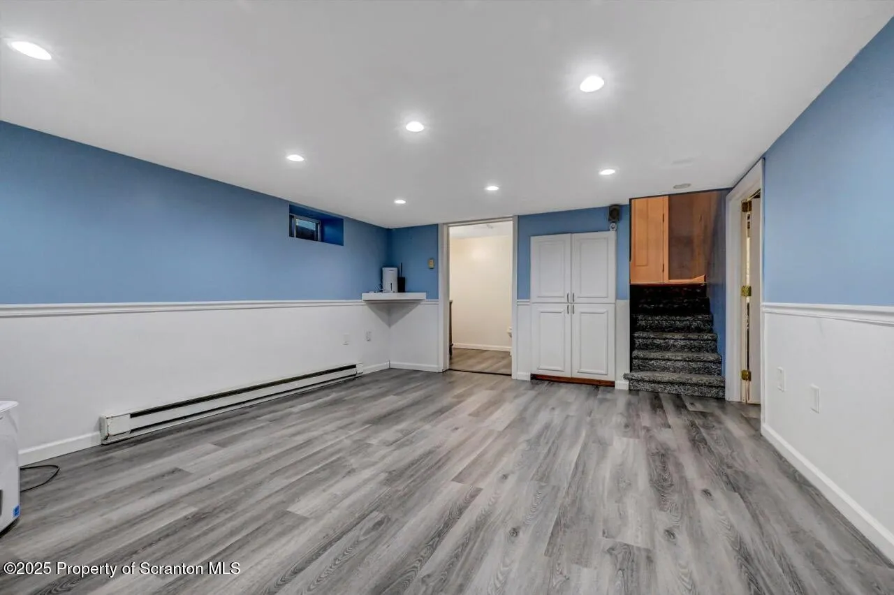 211 Hill Street, Dupont, Pennsylvania 18641, 2 Bedrooms Bedrooms, 5 Rooms Rooms,2 BathroomsBathrooms,Residential,For Sale,Hill,SC253065