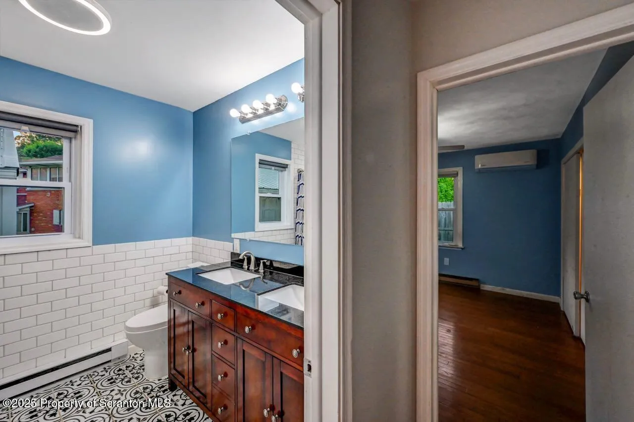 211 Hill Street, Dupont, Pennsylvania 18641, 2 Bedrooms Bedrooms, 5 Rooms Rooms,2 BathroomsBathrooms,Residential,For Sale,Hill,SC253065
