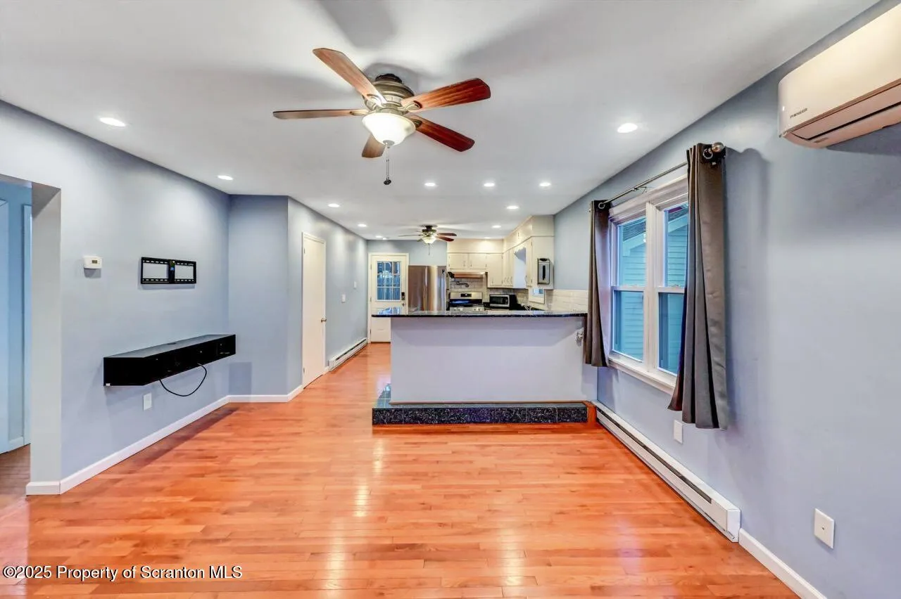 211 Hill Street, Dupont, Pennsylvania 18641, 2 Bedrooms Bedrooms, 5 Rooms Rooms,2 BathroomsBathrooms,Residential,For Sale,Hill,SC253065