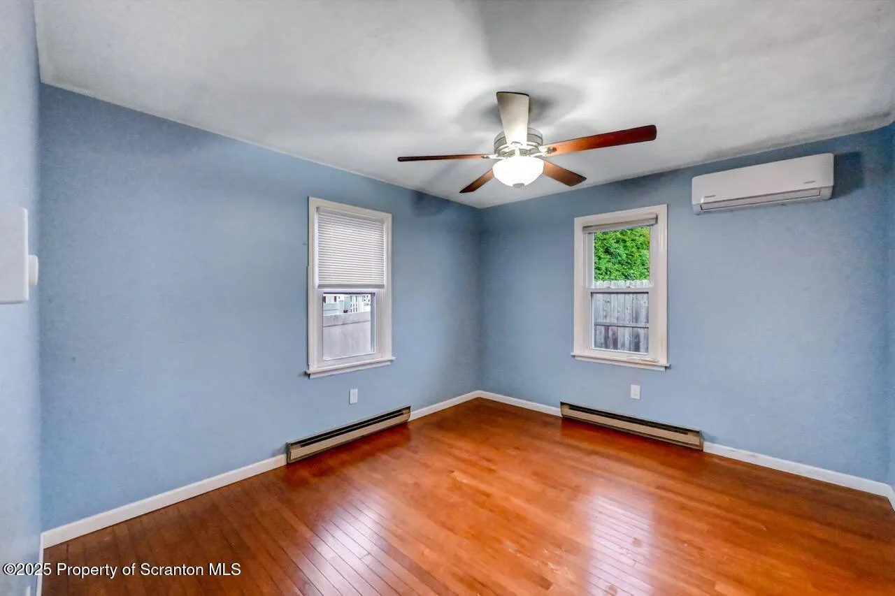 211 Hill Street, Dupont, Pennsylvania 18641, 2 Bedrooms Bedrooms, 5 Rooms Rooms,2 BathroomsBathrooms,Residential,For Sale,Hill,SC253065