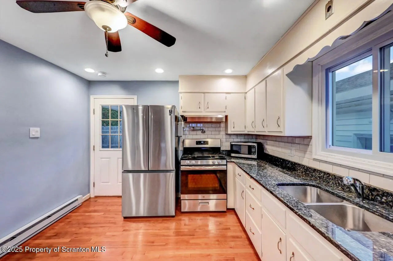 211 Hill Street, Dupont, Pennsylvania 18641, 2 Bedrooms Bedrooms, 5 Rooms Rooms,2 BathroomsBathrooms,Residential,For Sale,Hill,SC253065