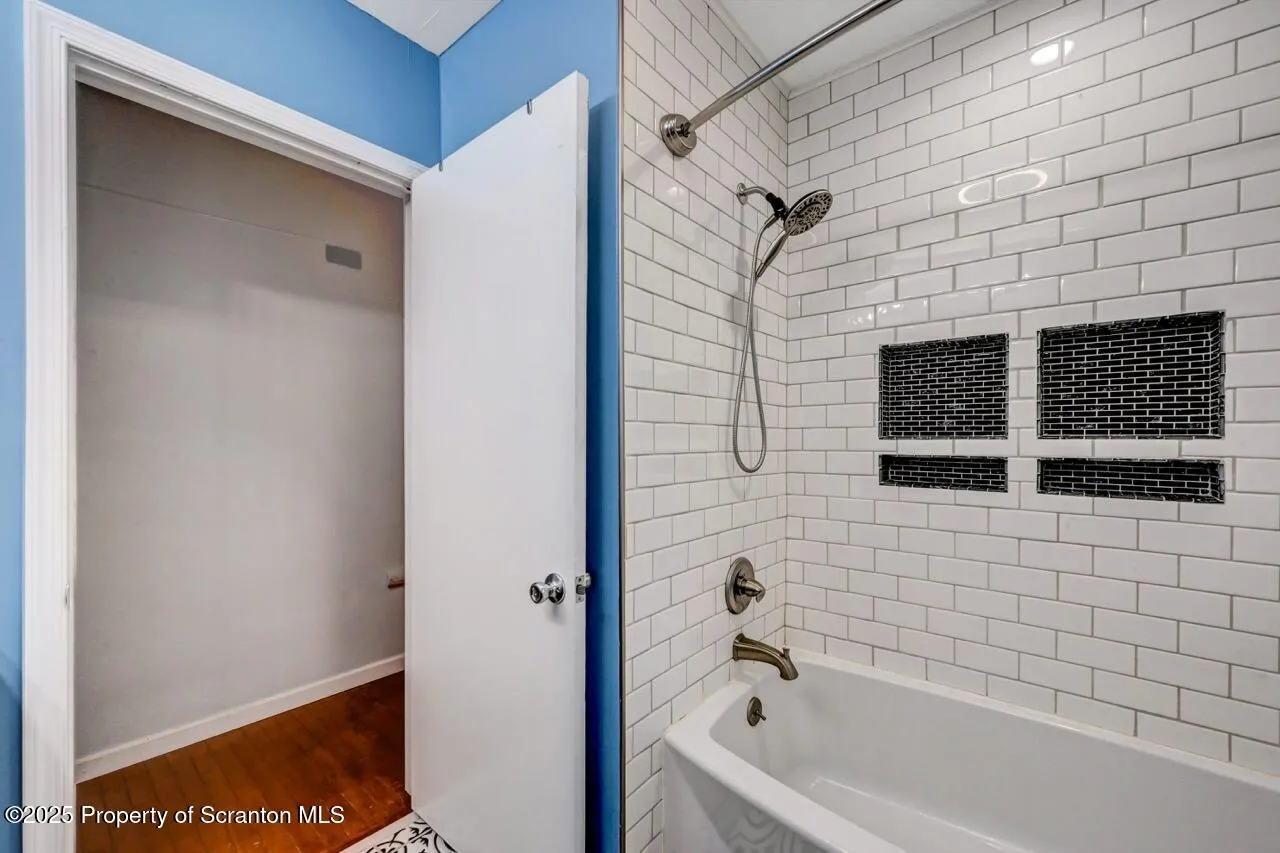 211 Hill Street, Dupont, Pennsylvania 18641, 2 Bedrooms Bedrooms, 5 Rooms Rooms,2 BathroomsBathrooms,Residential,For Sale,Hill,SC253065