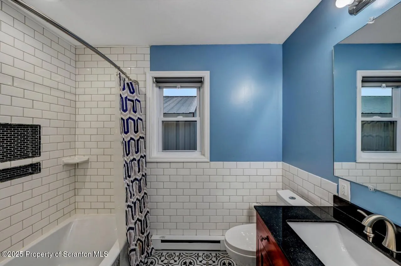 211 Hill Street, Dupont, Pennsylvania 18641, 2 Bedrooms Bedrooms, 5 Rooms Rooms,2 BathroomsBathrooms,Residential,For Sale,Hill,SC253065