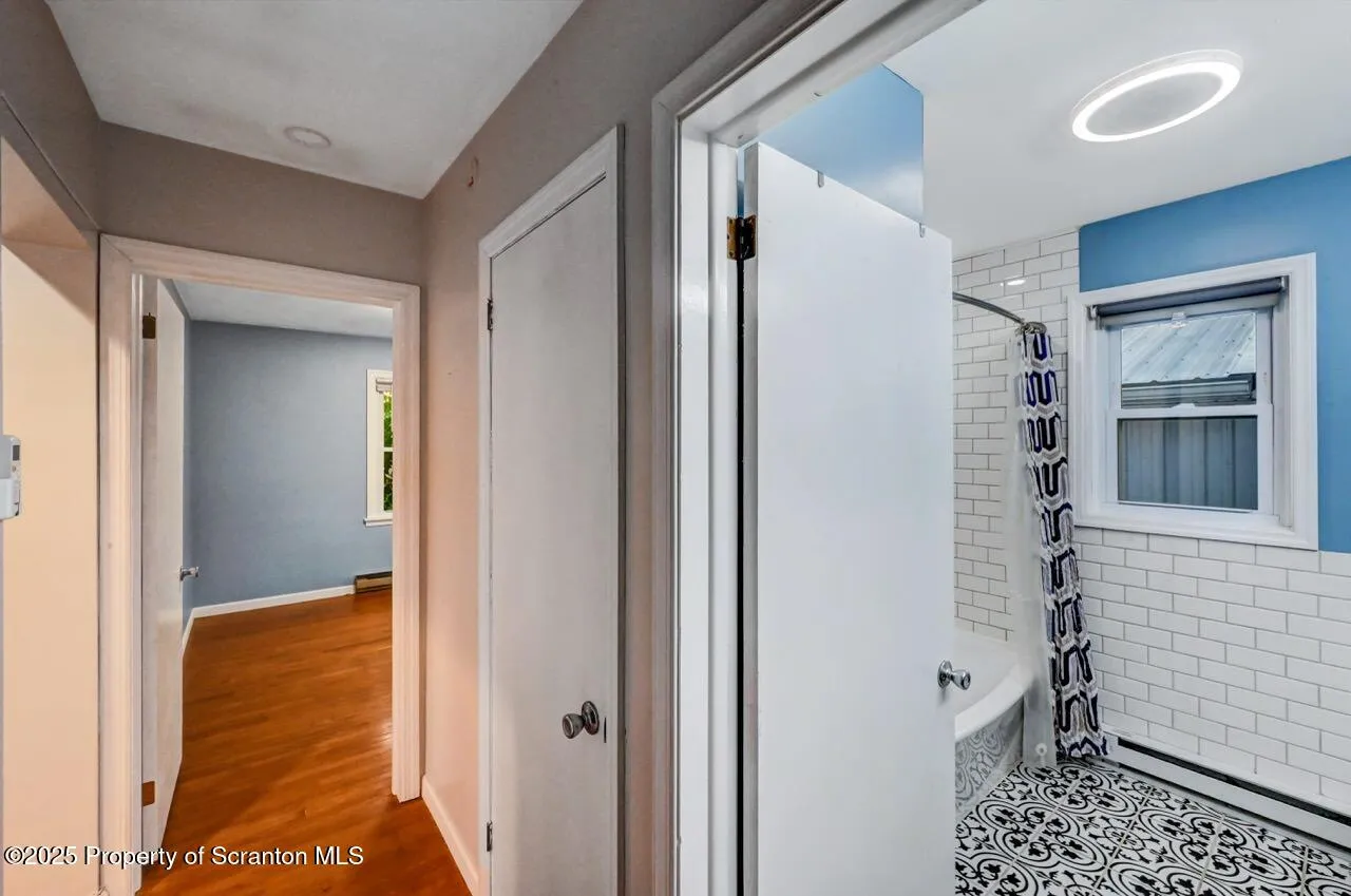 211 Hill Street, Dupont, Pennsylvania 18641, 2 Bedrooms Bedrooms, 5 Rooms Rooms,2 BathroomsBathrooms,Residential,For Sale,Hill,SC253065