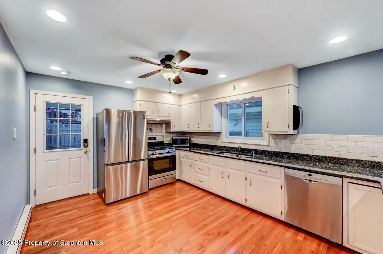 211 Hill Street, Dupont, Pennsylvania 18641, 2 Bedrooms Bedrooms, 5 Rooms Rooms,2 BathroomsBathrooms,Residential,For Sale,Hill,SC253065