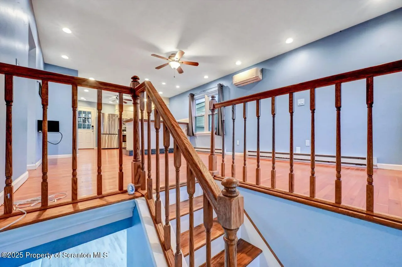 211 Hill Street, Dupont, Pennsylvania 18641, 2 Bedrooms Bedrooms, 5 Rooms Rooms,2 BathroomsBathrooms,Residential,For Sale,Hill,SC253065