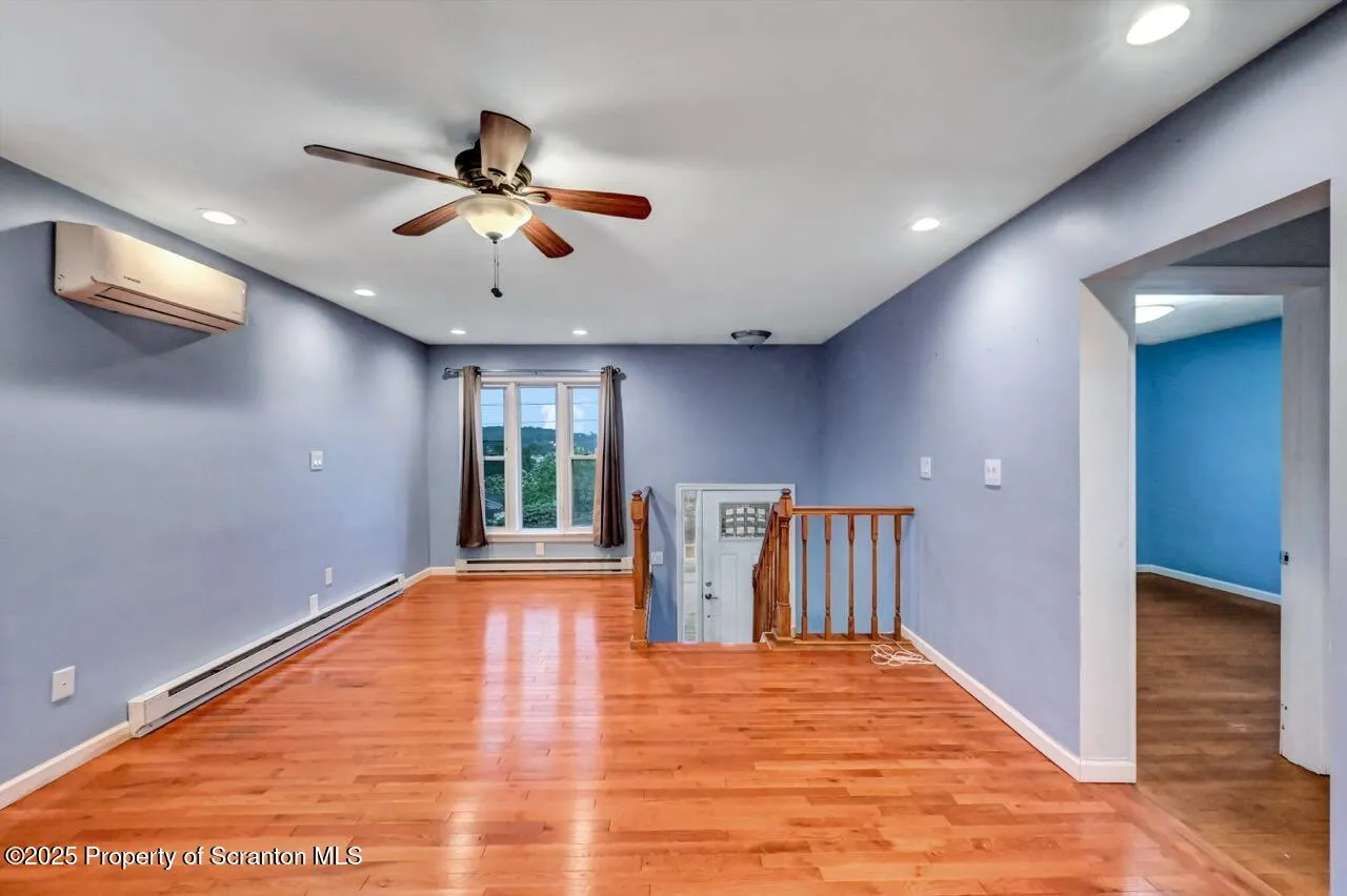 211 Hill Street, Dupont, Pennsylvania 18641, 2 Bedrooms Bedrooms, 5 Rooms Rooms,2 BathroomsBathrooms,Residential,For Sale,Hill,SC253065
