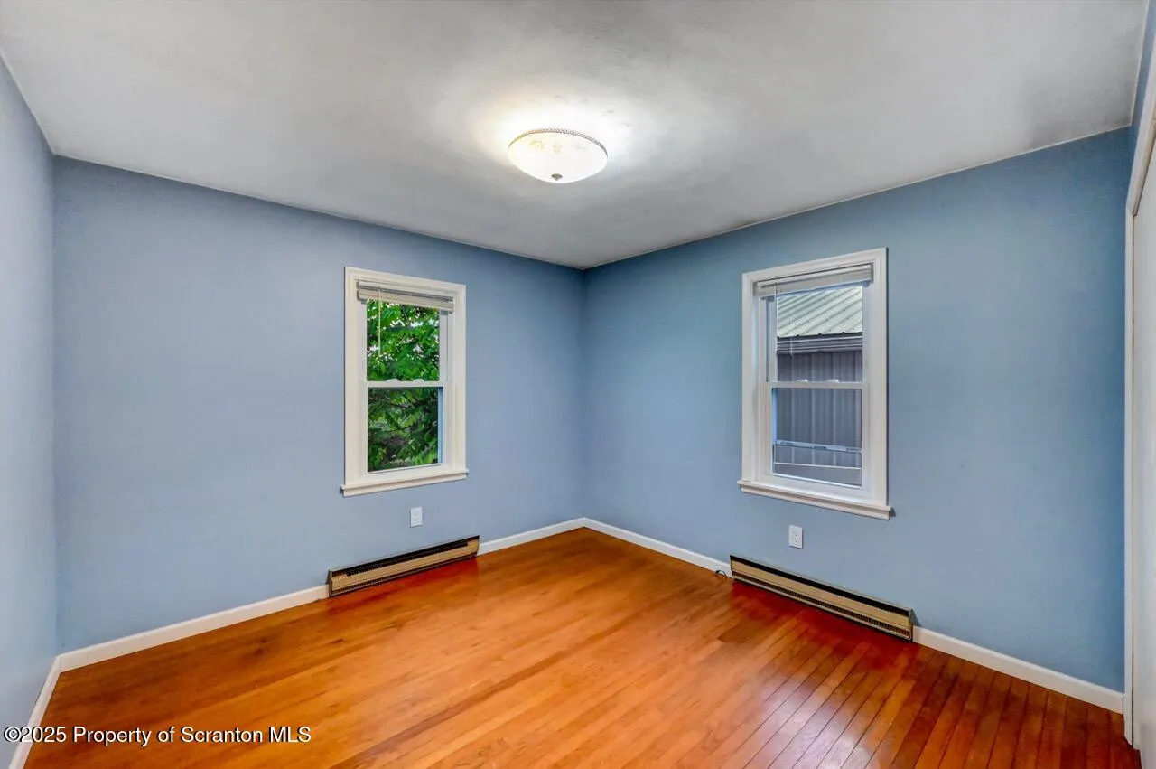 211 Hill Street, Dupont, Pennsylvania 18641, 2 Bedrooms Bedrooms, 5 Rooms Rooms,2 BathroomsBathrooms,Residential,For Sale,Hill,SC253065