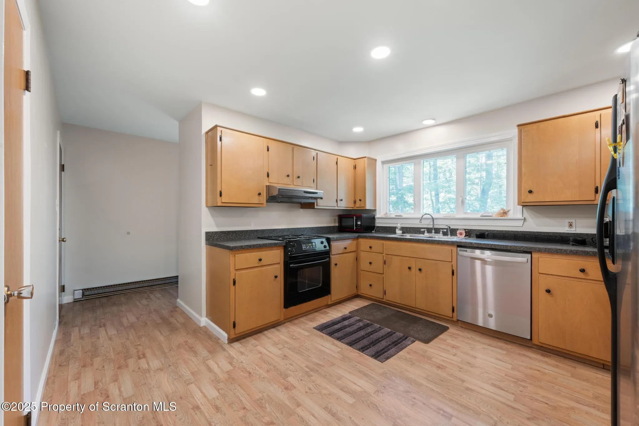 43 Walden Drive, Mountaintop, Pennsylvania 18707, 4 Bedrooms Bedrooms, 9 Rooms Rooms,3 BathroomsBathrooms,Residential,For Sale,Walden,SC253150