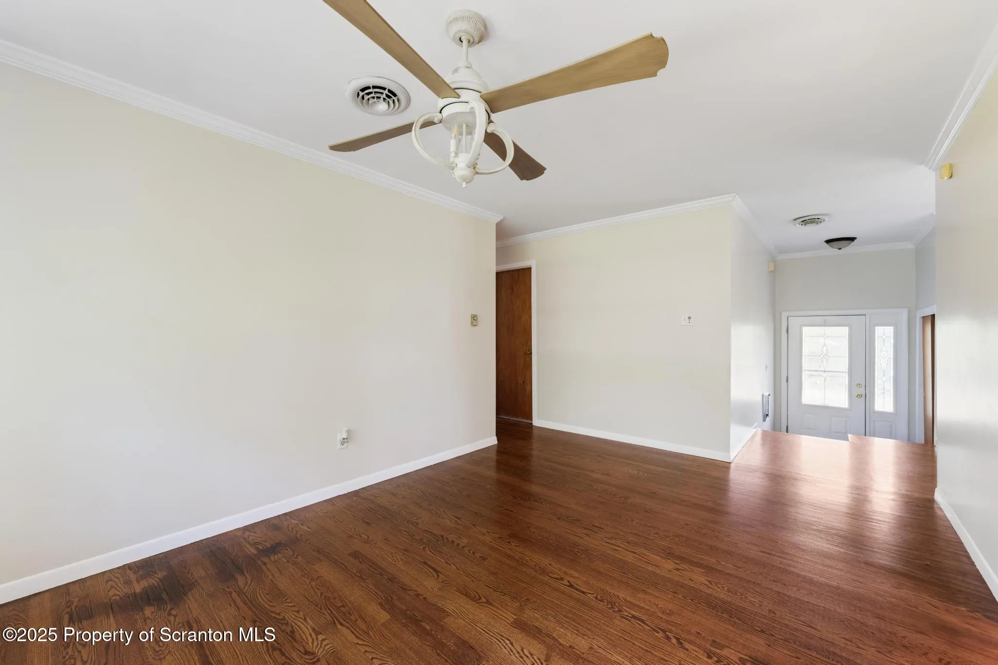 43 Walden Drive, Mountaintop, Pennsylvania 18707, 4 Bedrooms Bedrooms, 9 Rooms Rooms,3 BathroomsBathrooms,Residential,For Sale,Walden,SC253150