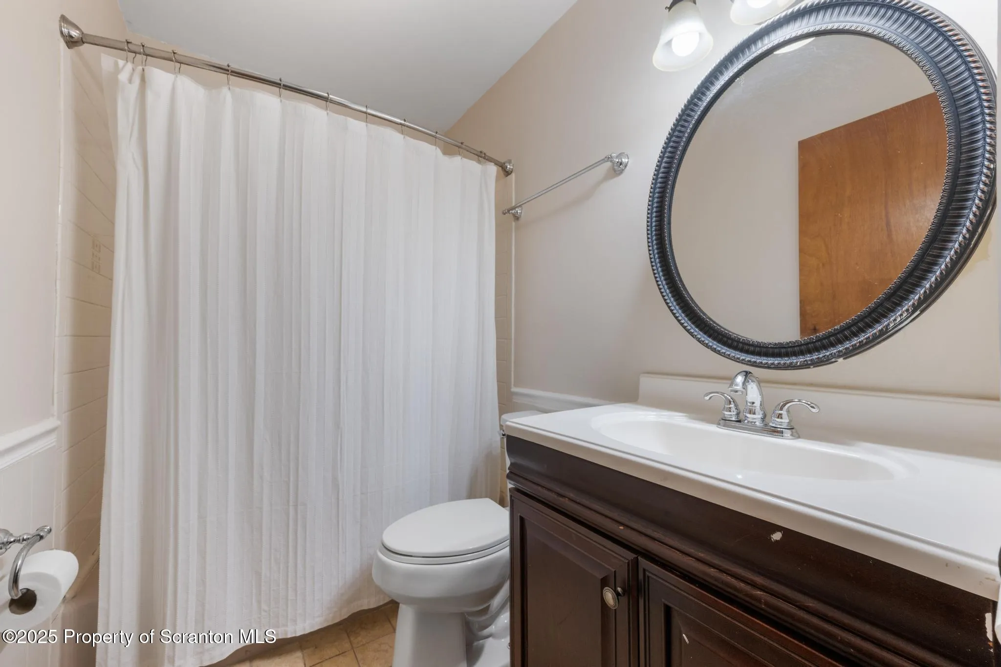 43 Walden Drive, Mountaintop, Pennsylvania 18707, 4 Bedrooms Bedrooms, 9 Rooms Rooms,3 BathroomsBathrooms,Residential,For Sale,Walden,SC253150