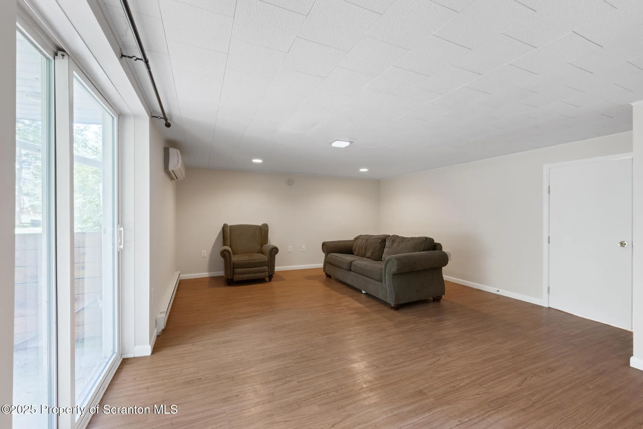 43 Walden Drive, Mountaintop, Pennsylvania 18707, 4 Bedrooms Bedrooms, 9 Rooms Rooms,3 BathroomsBathrooms,Residential,For Sale,Walden,SC253150